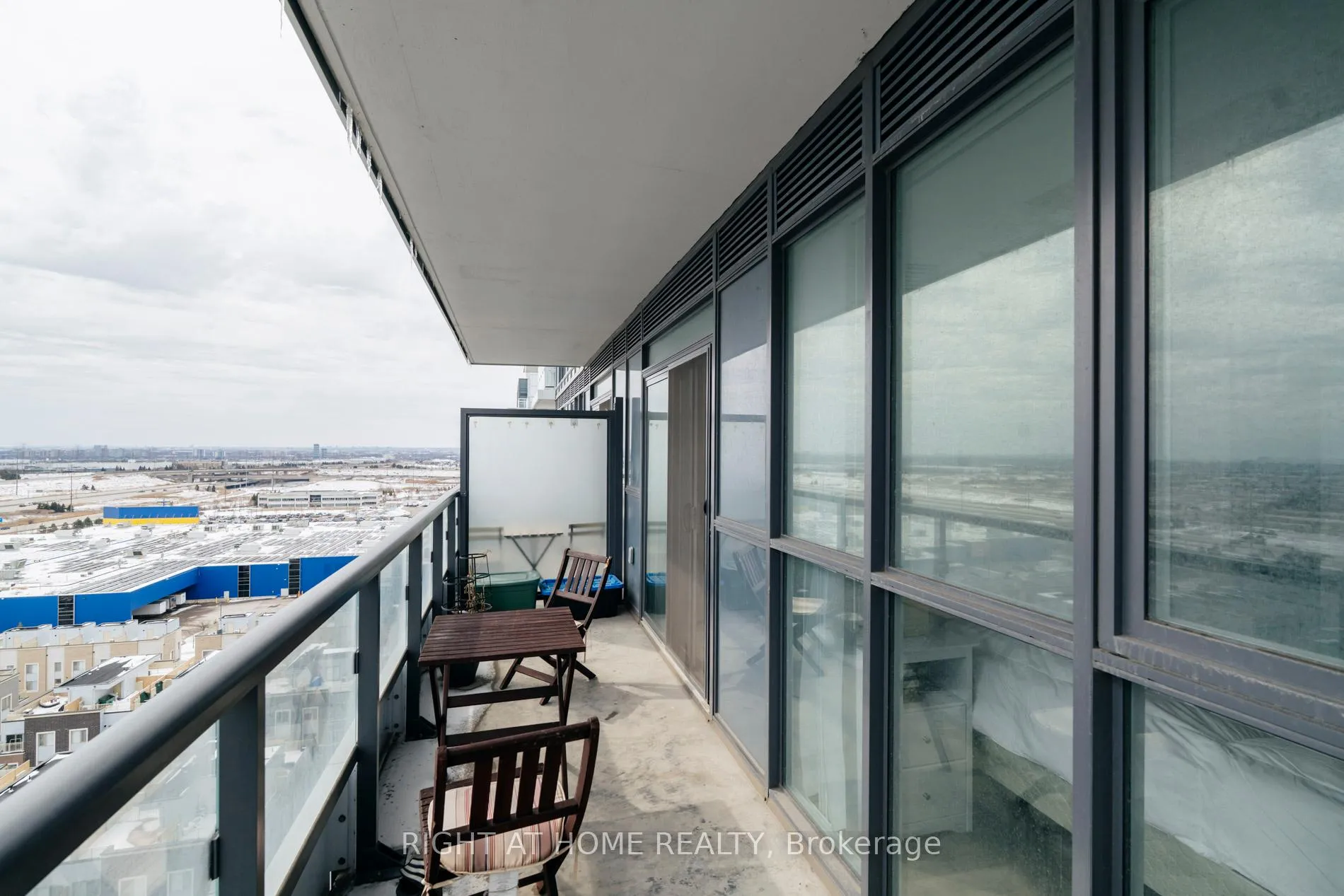 Photo 23 of Unit 1607, 38 Honeycrisp Crescent, Vaughan, Vaughan Corporate Centre — HOMEH