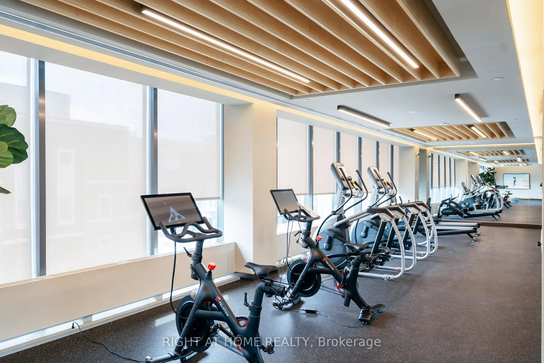 Photo 24 of Unit 1607, 38 Honeycrisp Crescent, Vaughan, Vaughan Corporate Centre — HOMEH