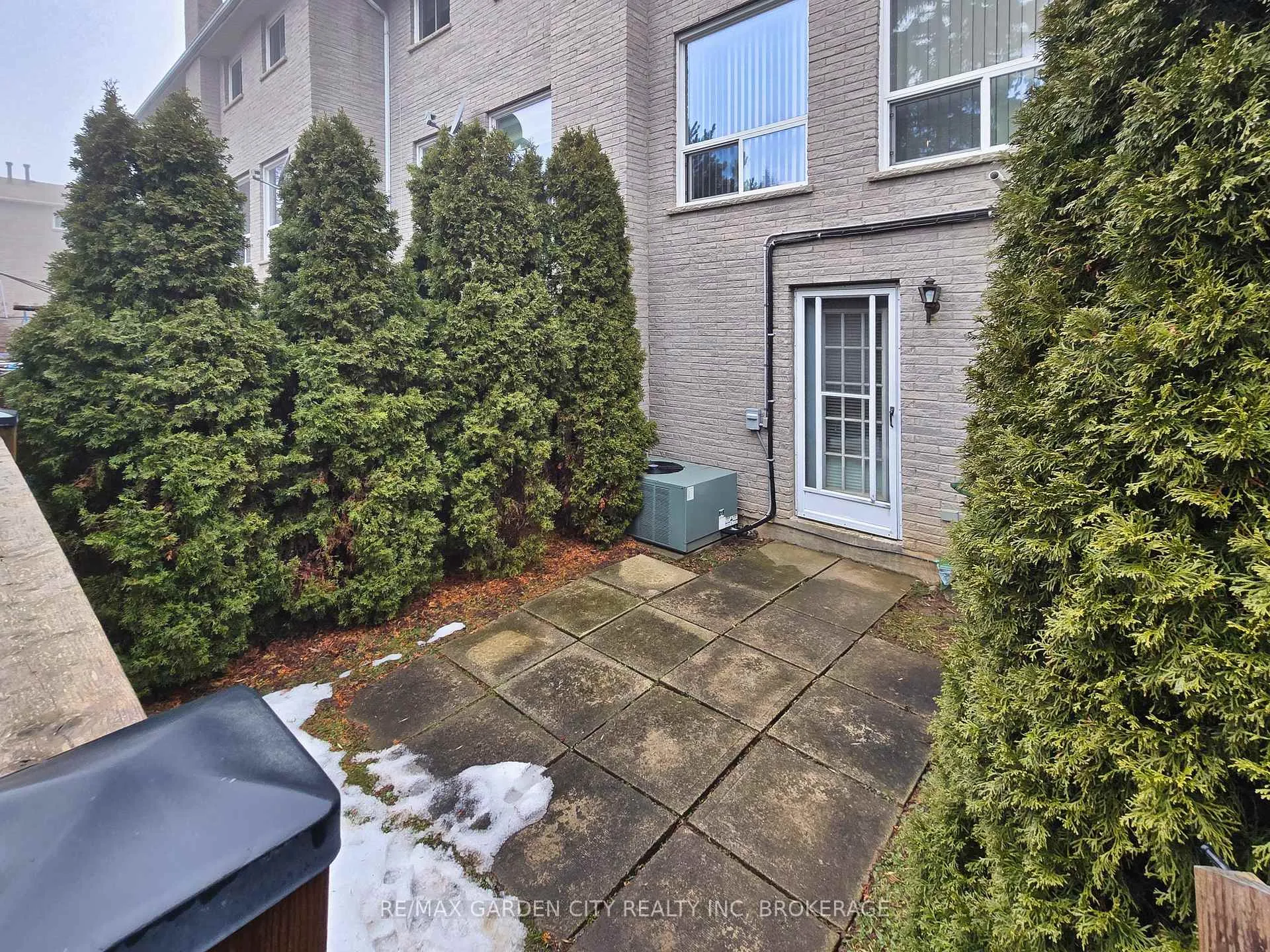 Photo 6 of Unit 19, 1155 Paramount Drive, Hamilton, Stoney Creek Mountain — HOMEH