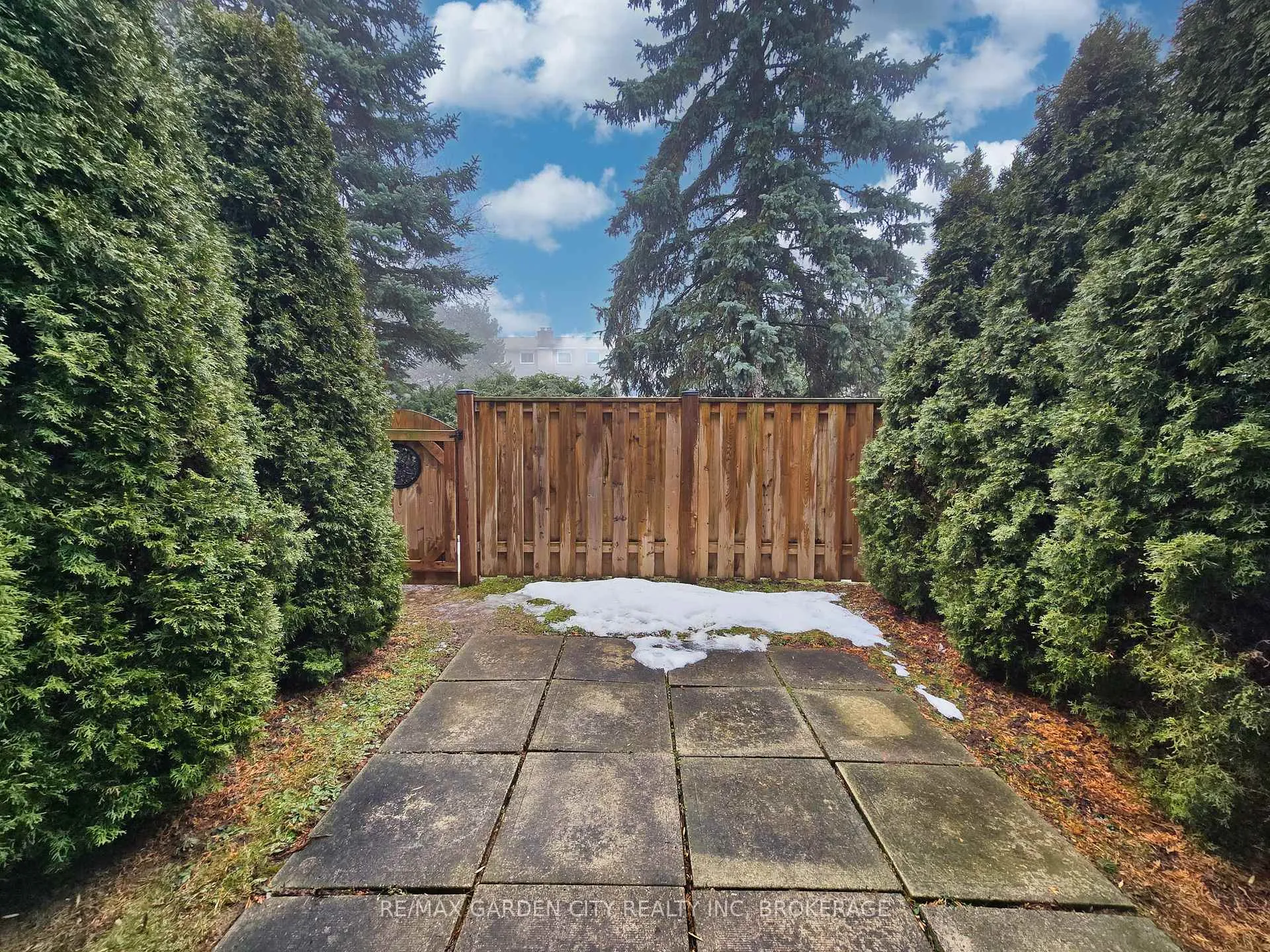 Photo 7 of Unit 19, 1155 Paramount Drive, Hamilton, Stoney Creek Mountain — HOMEH