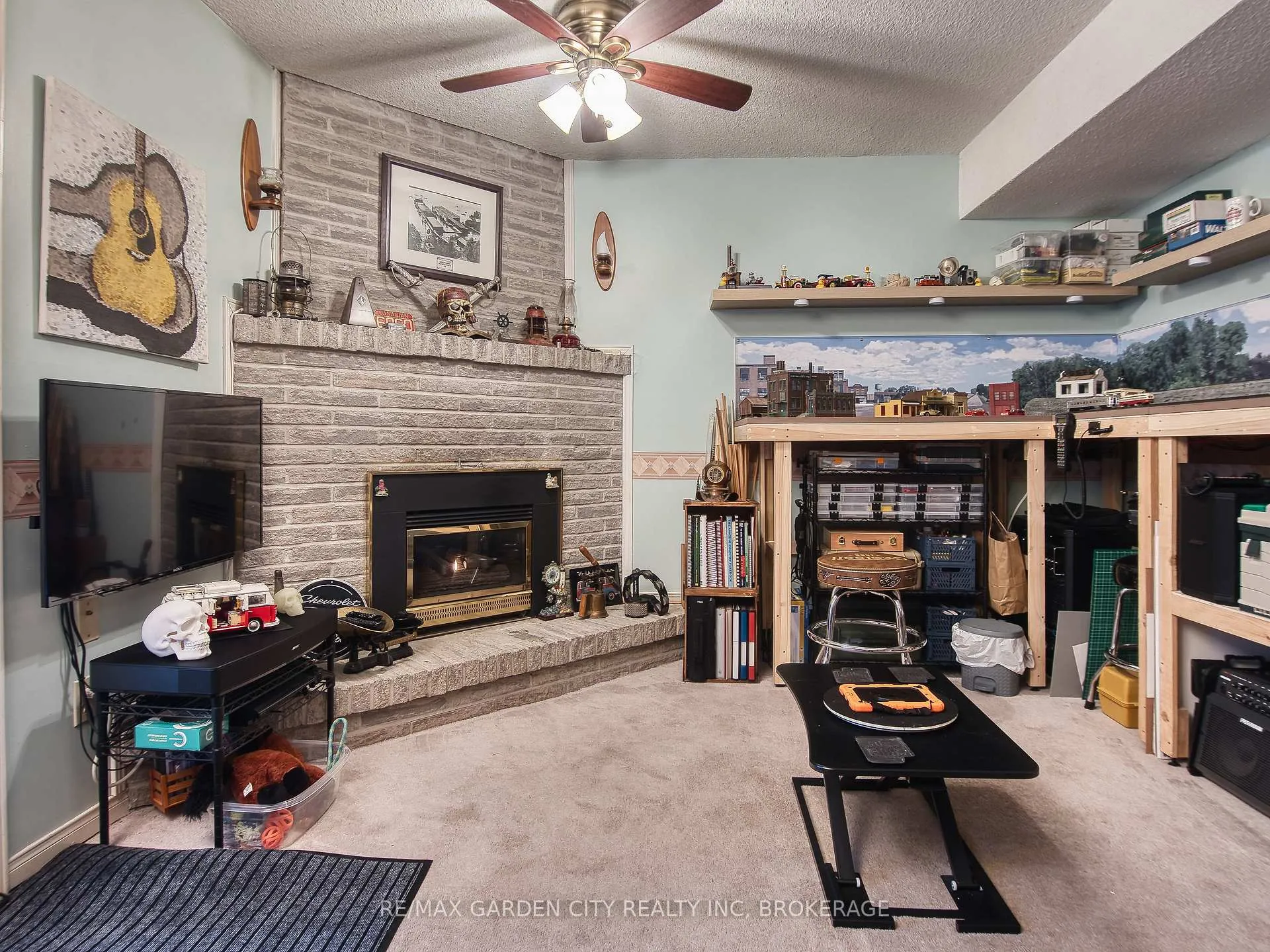 Photo 12 of Unit 19, 1155 Paramount Drive, Hamilton, Stoney Creek Mountain — HOMEH