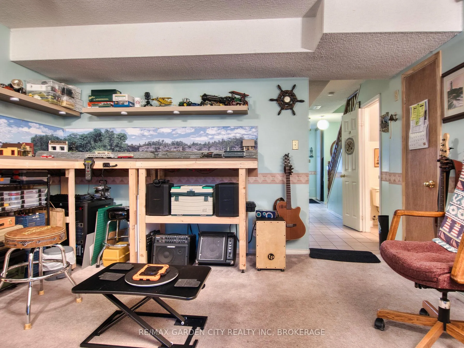 Photo 13 of Unit 19, 1155 Paramount Drive, Hamilton, Stoney Creek Mountain — HOMEH