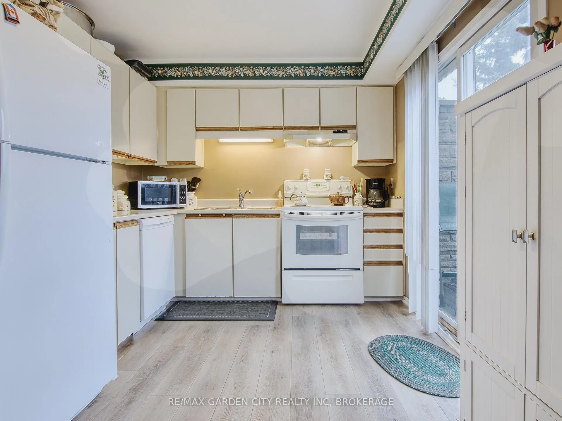 Photo 26 of Unit 19, 1155 Paramount Drive, Hamilton, Stoney Creek Mountain — HOMEH