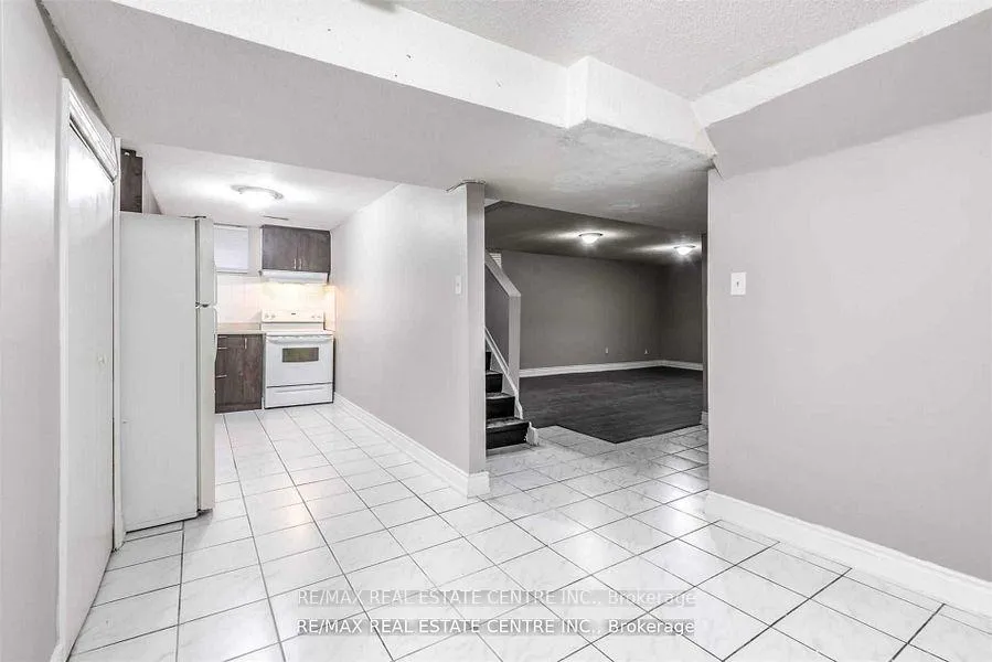 Photo 3 of Unit Lower, 83 Autumn Boulevard, Brampton, Avondale — HOMEH