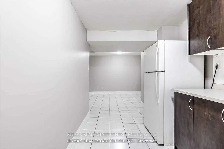 Photo 4 of Unit Lower, 83 Autumn Boulevard, Brampton, Avondale — HOMEH