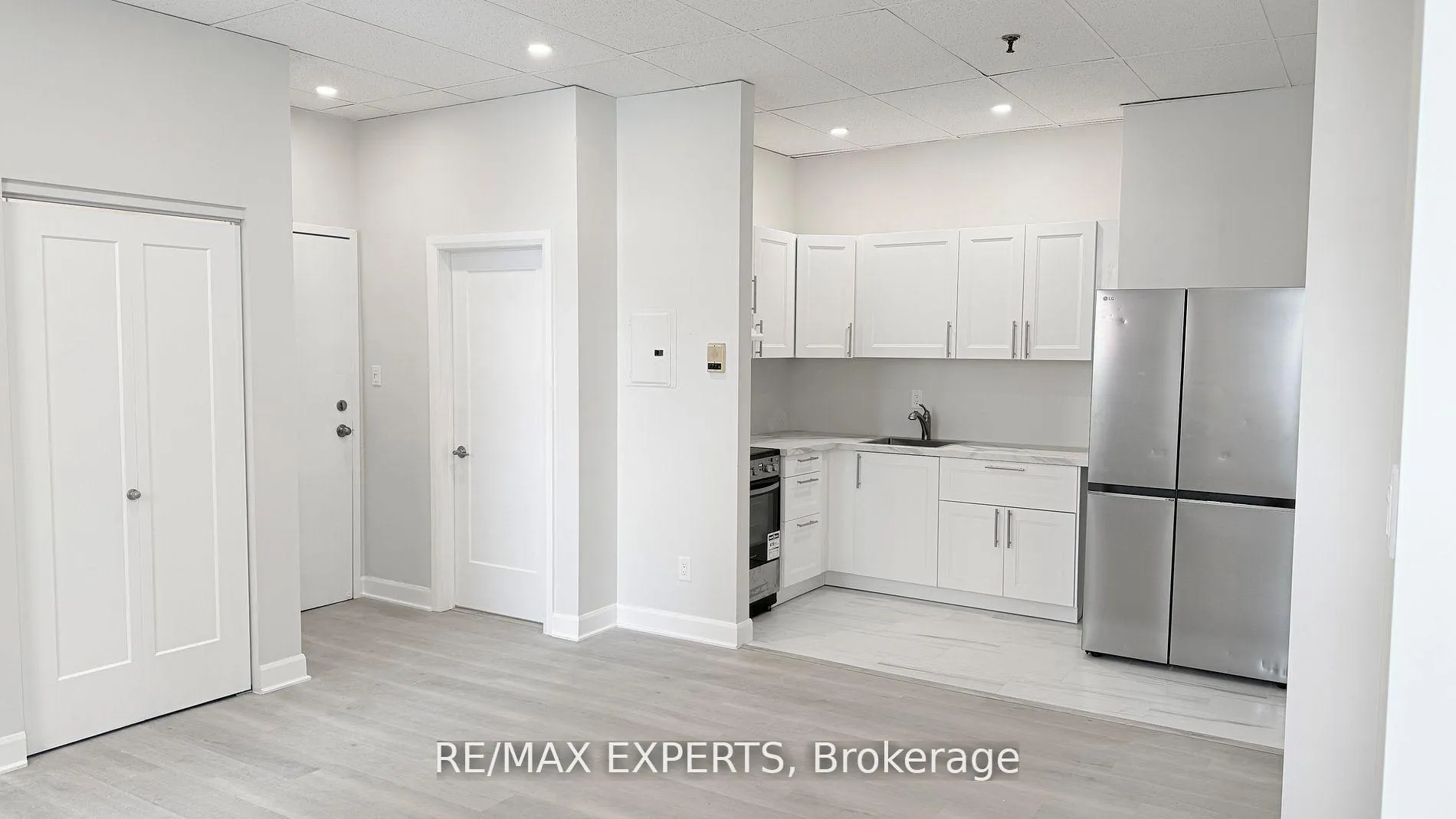 Photo 3 of Unit 404, 8 Main Street S, Brampton, Downtown Brampton — HOMEH