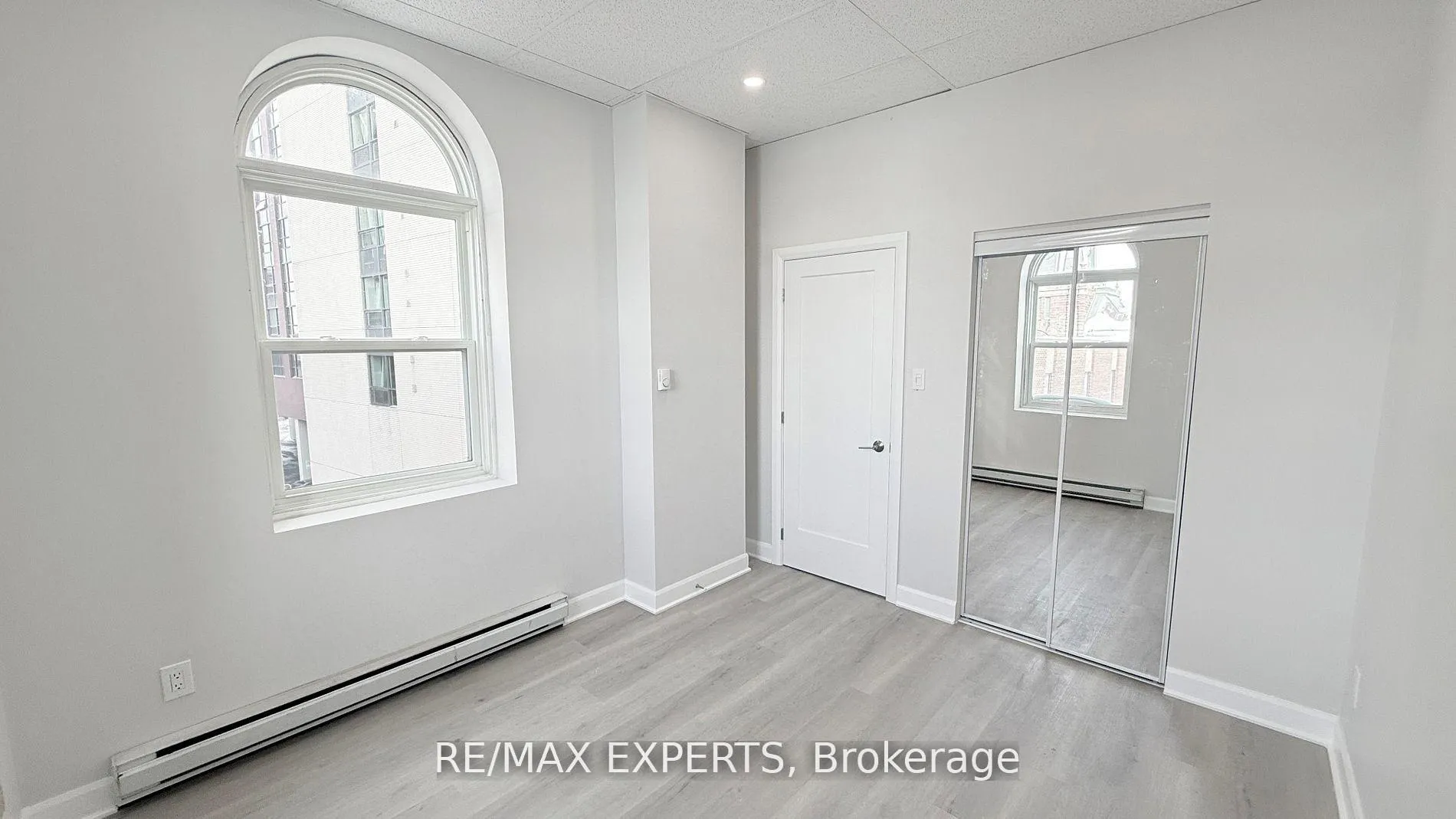 Photo 5 of Unit 404, 8 Main Street S, Brampton, Downtown Brampton — HOMEH