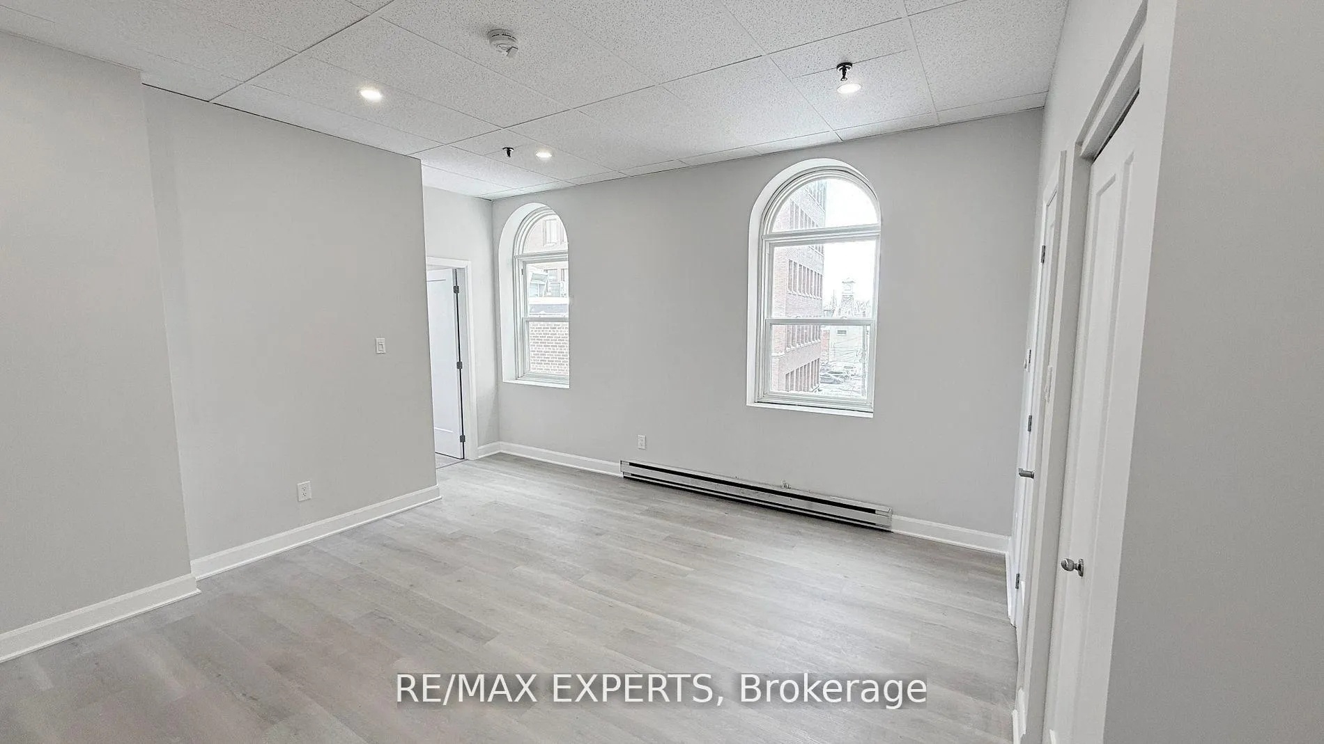 Photo 6 of Unit 404, 8 Main Street S, Brampton, Downtown Brampton — HOMEH
