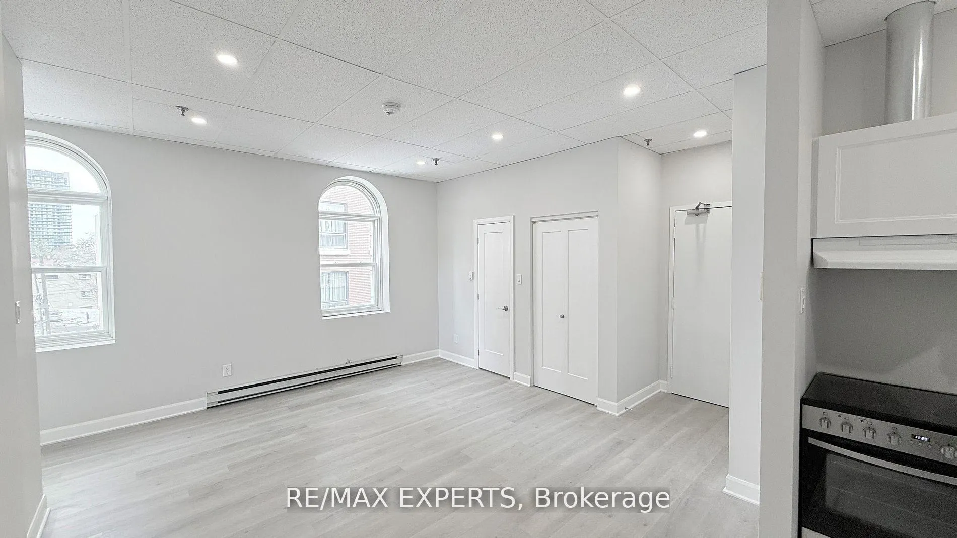 Photo 7 of Unit 404, 8 Main Street S, Brampton, Downtown Brampton — HOMEH