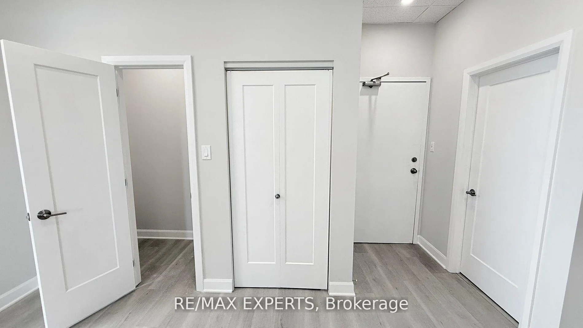 Photo 8 of Unit 404, 8 Main Street S, Brampton, Downtown Brampton — HOMEH