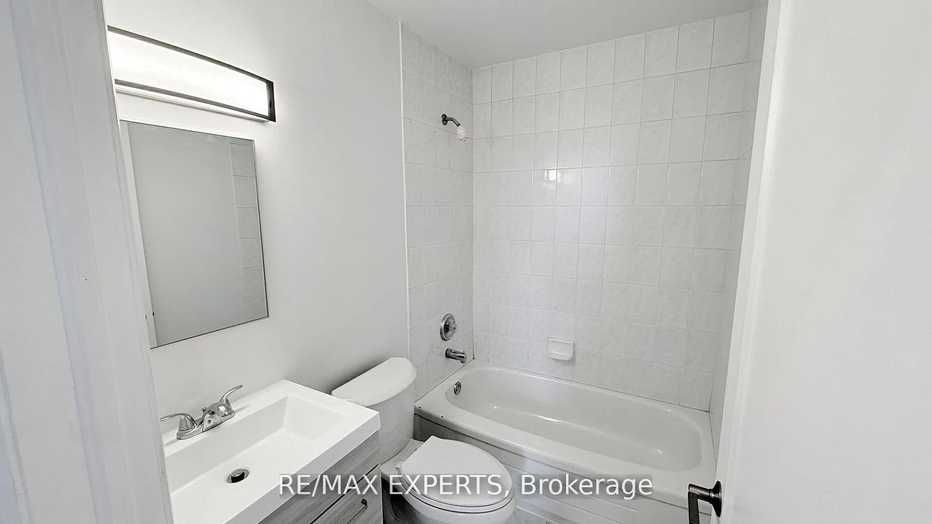 Photo 12 of Unit 404, 8 Main Street S, Brampton, Downtown Brampton — HOMEH