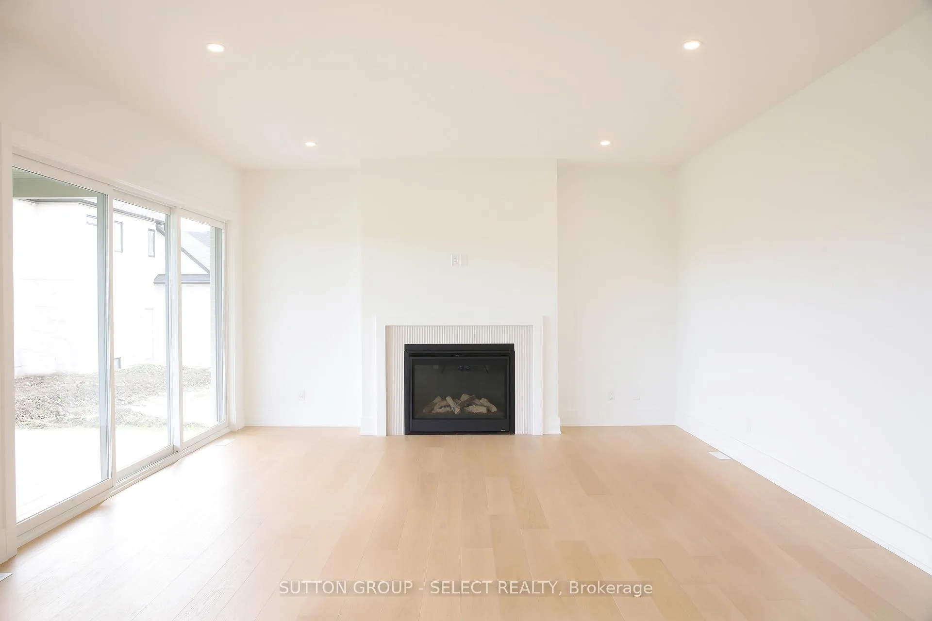 Photo 8 of 60 Bayshore Drive, Middlesex Centre, Kilworth — HOMEH