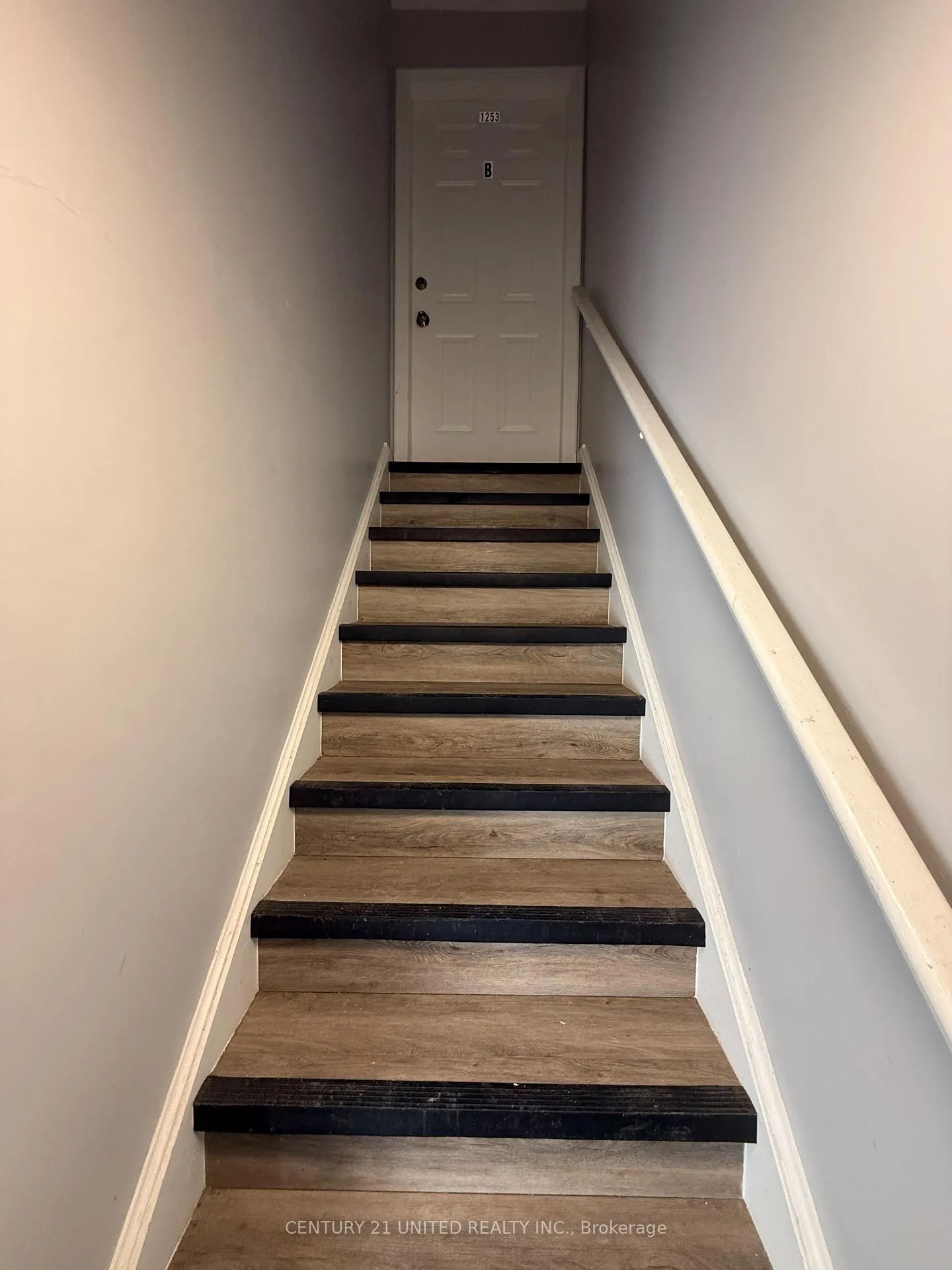 Photo 2 of Unit B, 1253 Clonsilla Avenue, Peterborough, Town Ward 3 — HOMEH