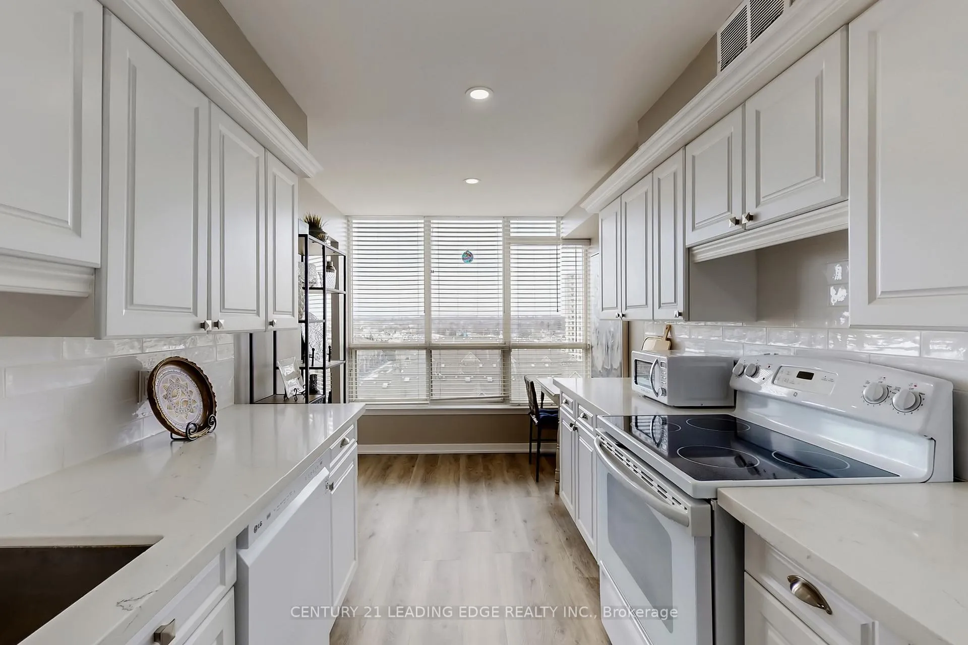 Photo 6 of Unit 924, 1880 Valley Farm Road, Pickering, Town Centre — HOMEH