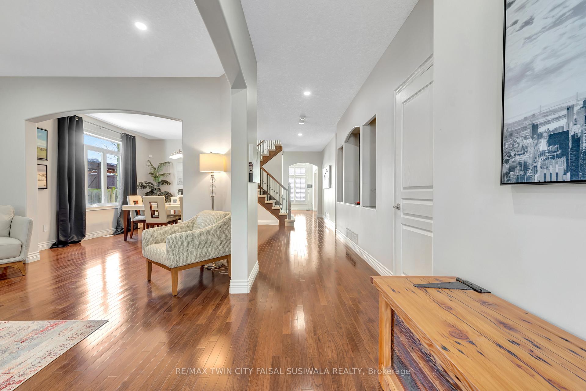Photo 12 of 31 Pioneer Tower Crescent, Kitchener, Pioneer Tower West — HOMEH
