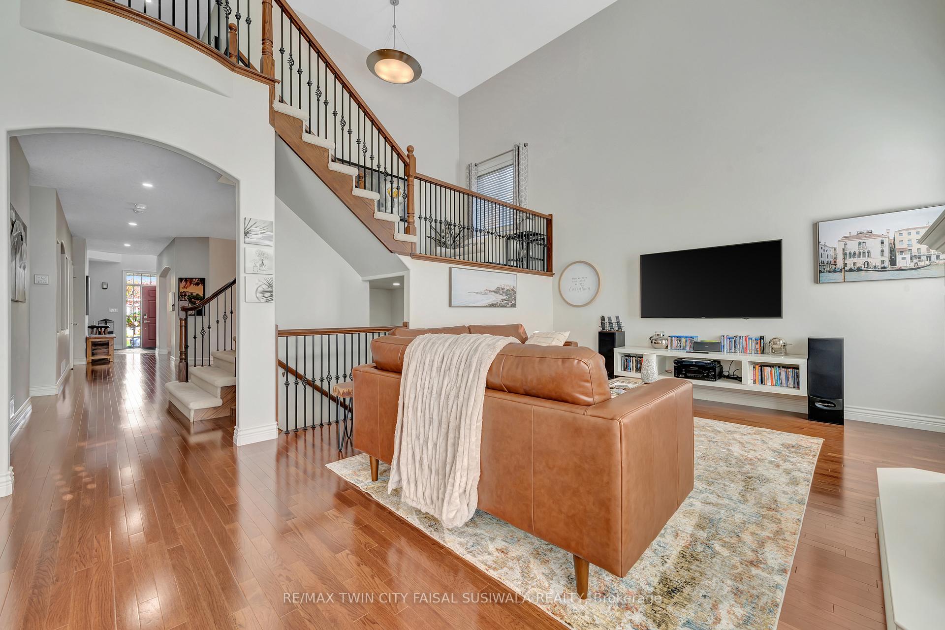 Photo 18 of 31 Pioneer Tower Crescent, Kitchener, Pioneer Tower West — HOMEH