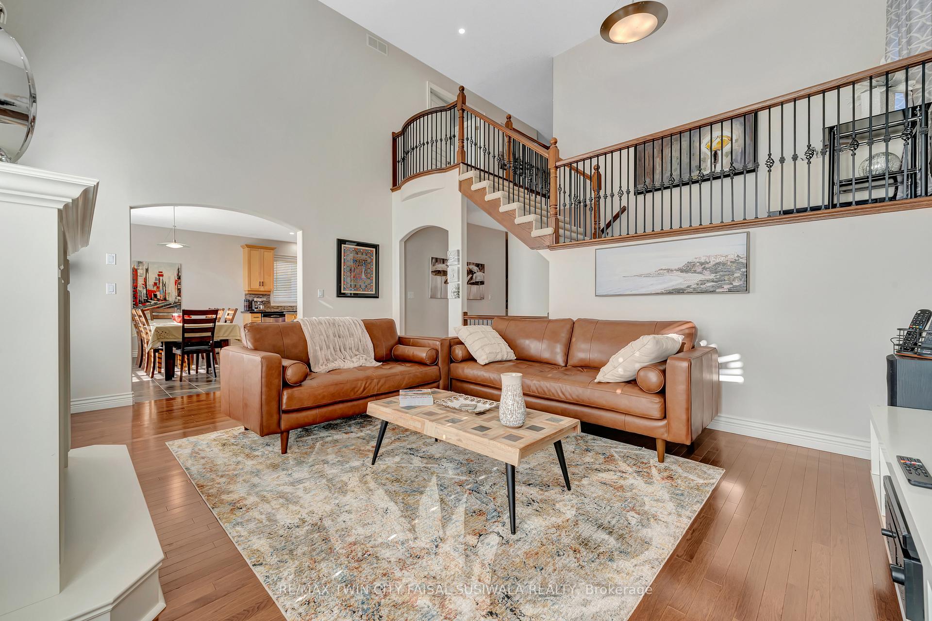 Photo 19 of 31 Pioneer Tower Crescent, Kitchener, Pioneer Tower West — HOMEH