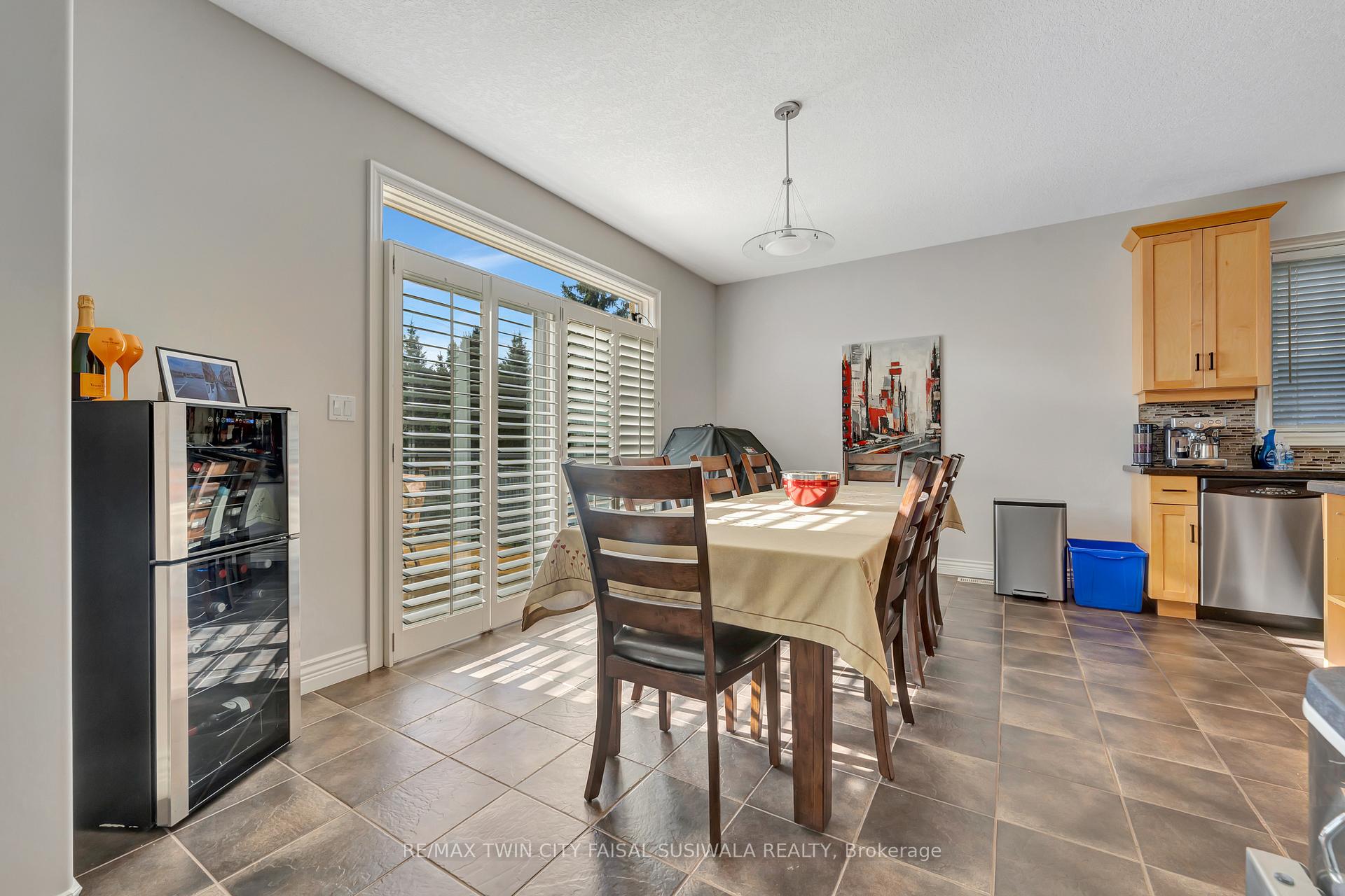 Photo 20 of 31 Pioneer Tower Crescent, Kitchener, Pioneer Tower West — HOMEH