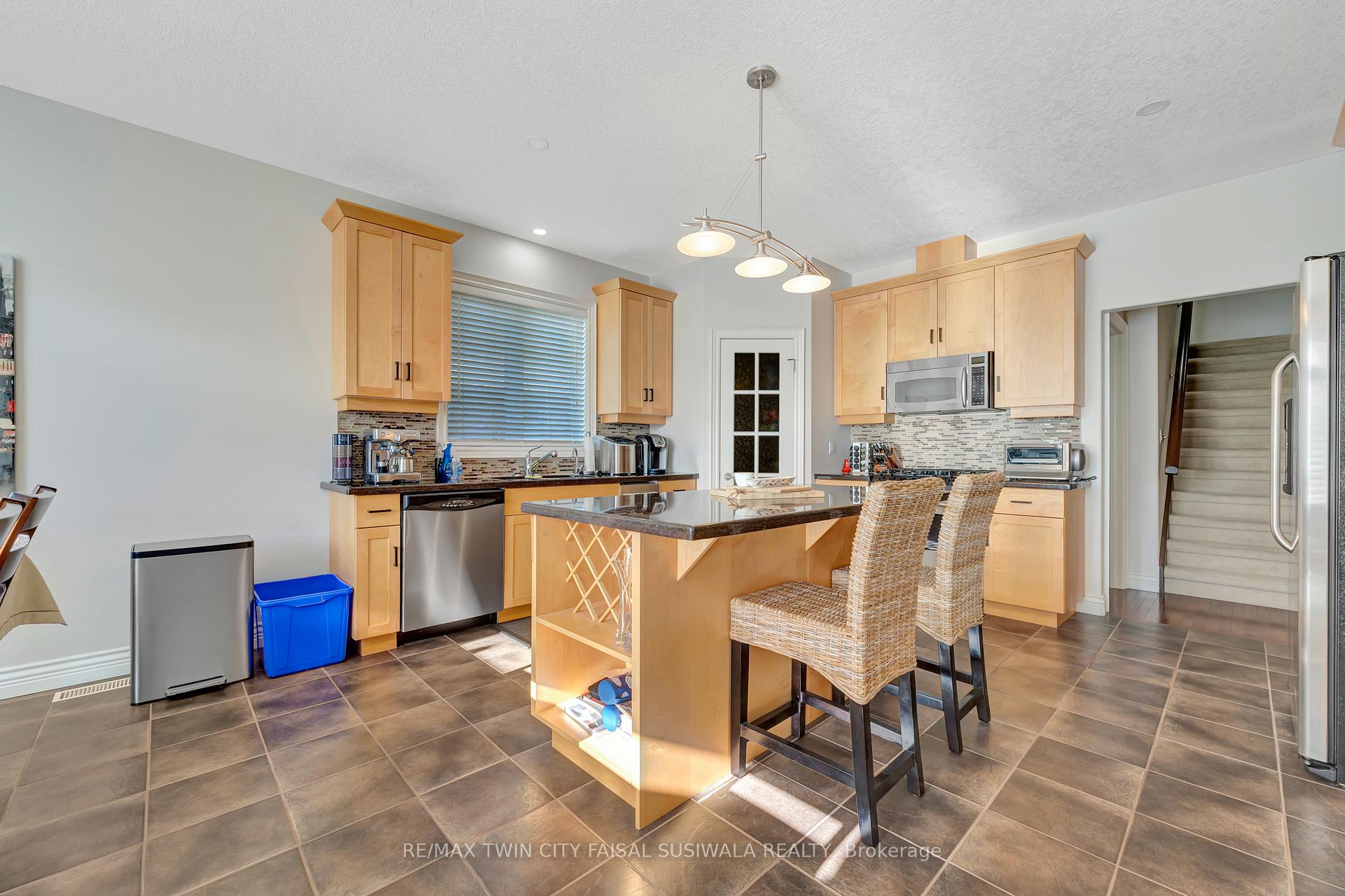 Photo 21 of 31 Pioneer Tower Crescent, Kitchener, Pioneer Tower West — HOMEH