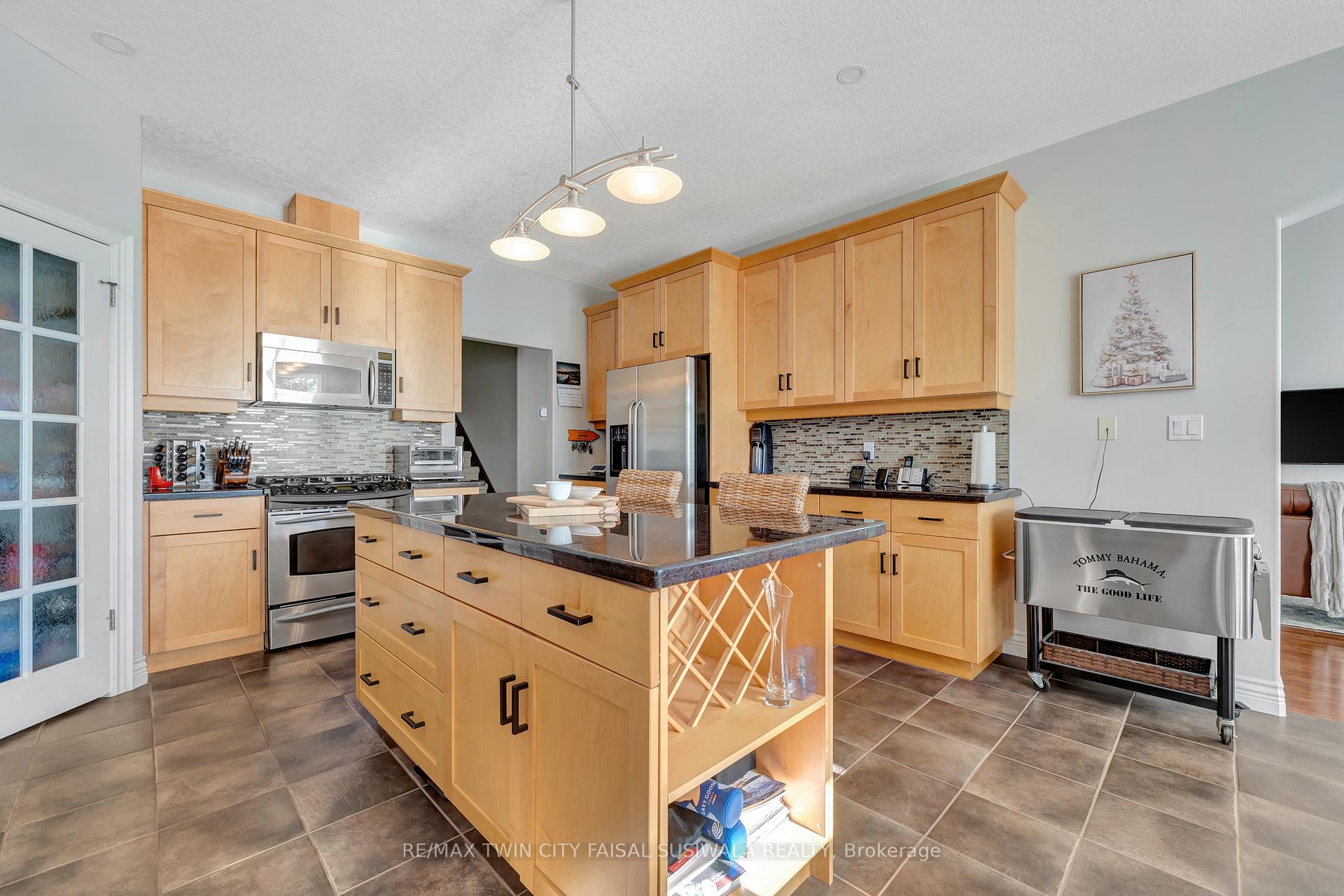 Photo 22 of 31 Pioneer Tower Crescent, Kitchener, Pioneer Tower West — HOMEH