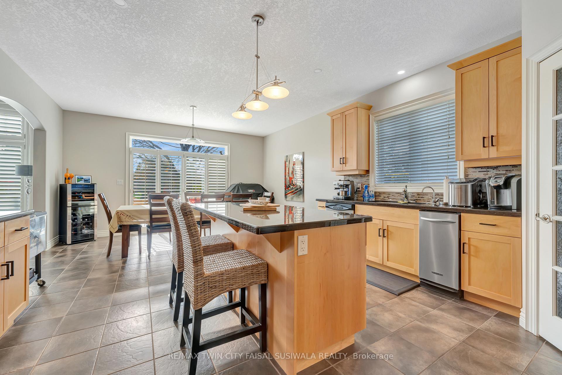 Photo 23 of 31 Pioneer Tower Crescent, Kitchener, Pioneer Tower West — HOMEH