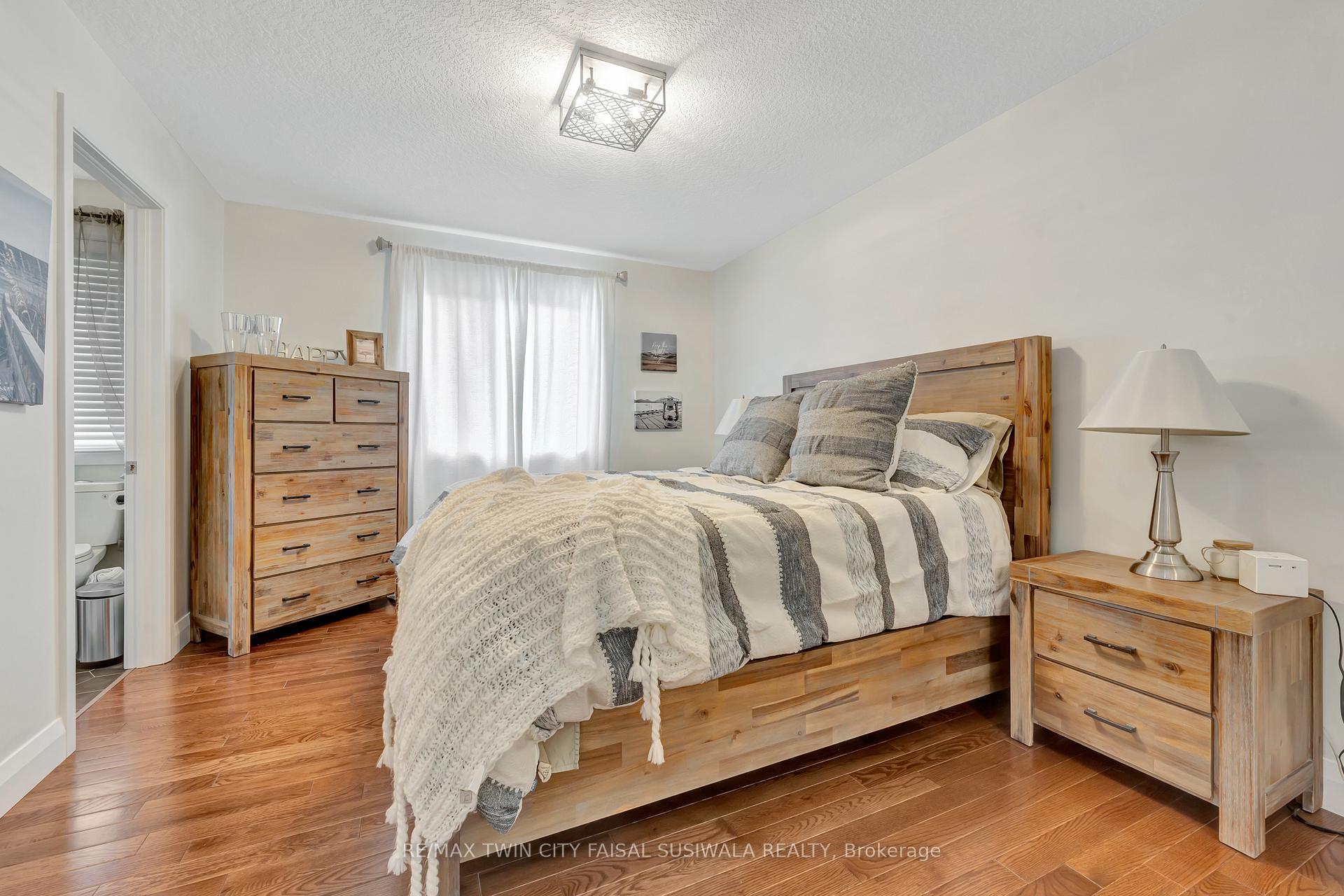 Photo 33 of 31 Pioneer Tower Crescent, Kitchener, Pioneer Tower West — HOMEH