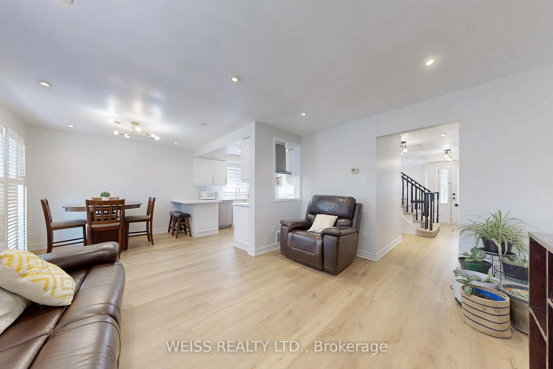Photo 10 of 69 Wooliston Crescent, Brampton, Fletcher's West — HOMEH