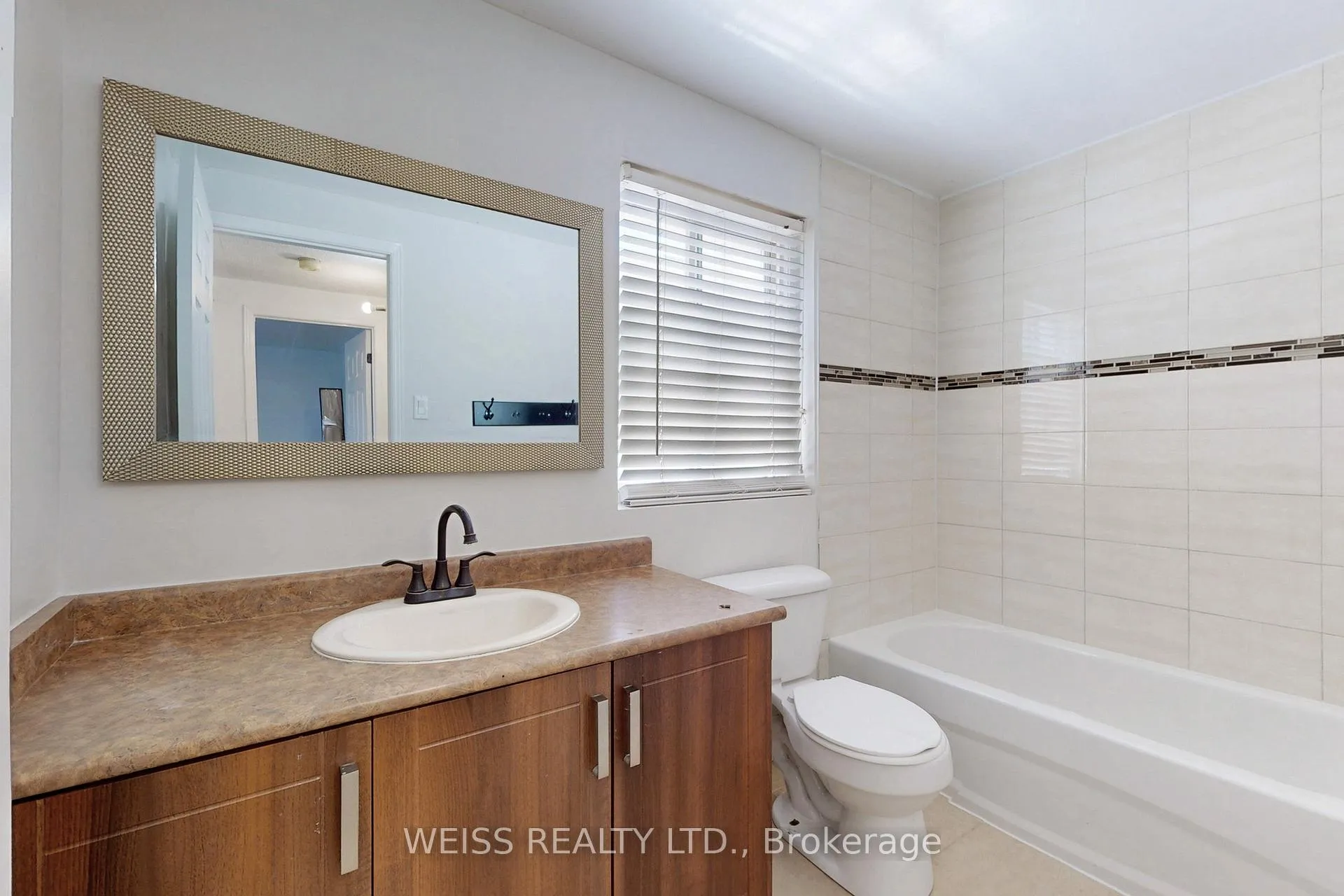 Photo 33 of 69 Wooliston Crescent, Brampton, Fletcher's West — HOMEH