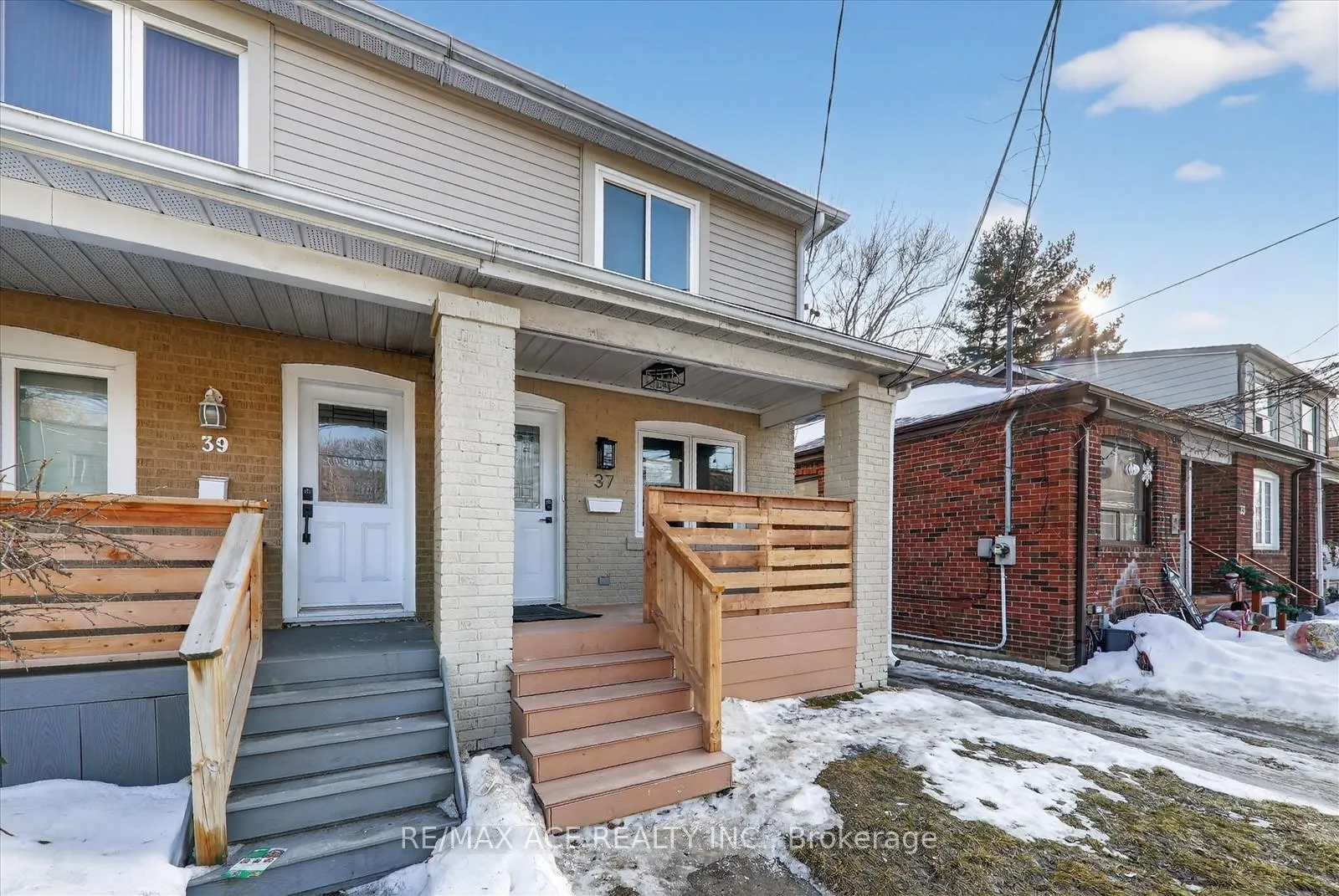 Photo 2 of 37 Secord Avenue, Toronto, Crescent Town — HOMEH