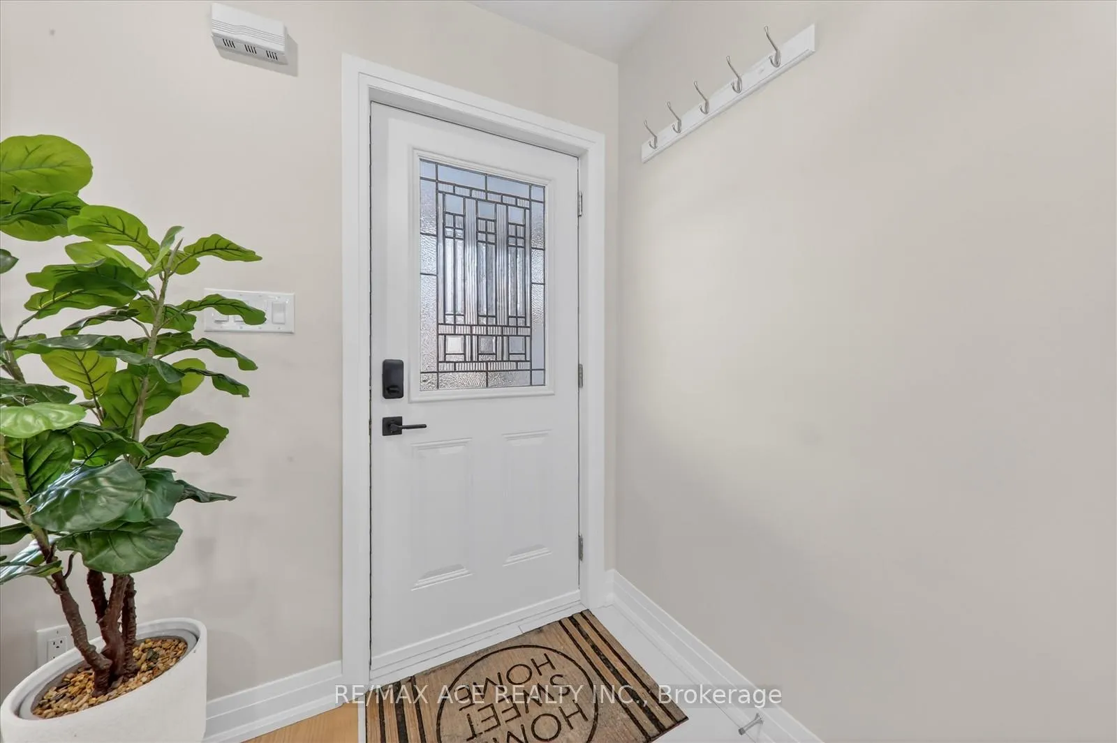 Photo 5 of 37 Secord Avenue, Toronto, Crescent Town — HOMEH