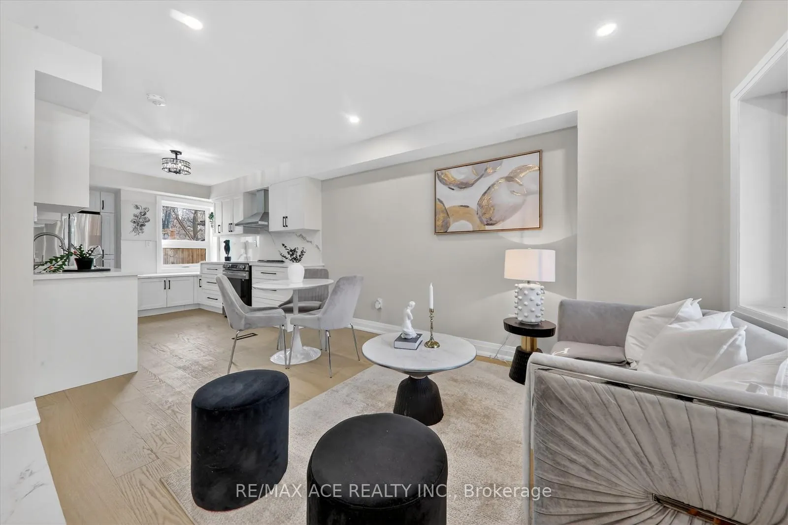 Photo 6 of 37 Secord Avenue, Toronto, Crescent Town — HOMEH