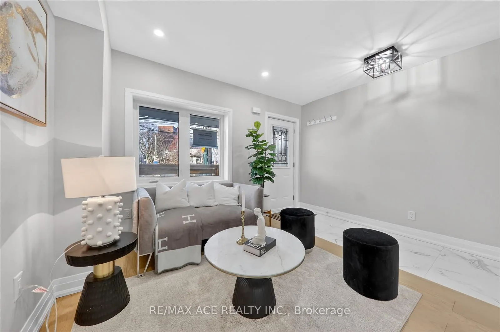 Photo 8 of 37 Secord Avenue, Toronto, Crescent Town — HOMEH