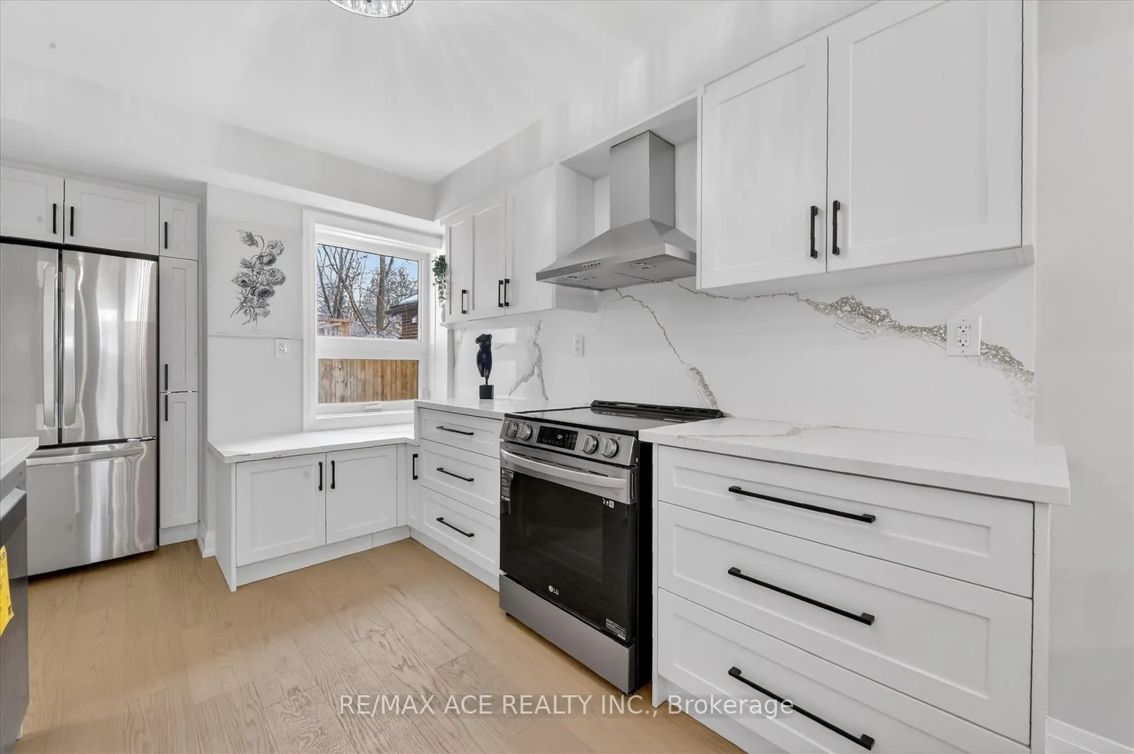 Photo 10 of 37 Secord Avenue, Toronto, Crescent Town — HOMEH