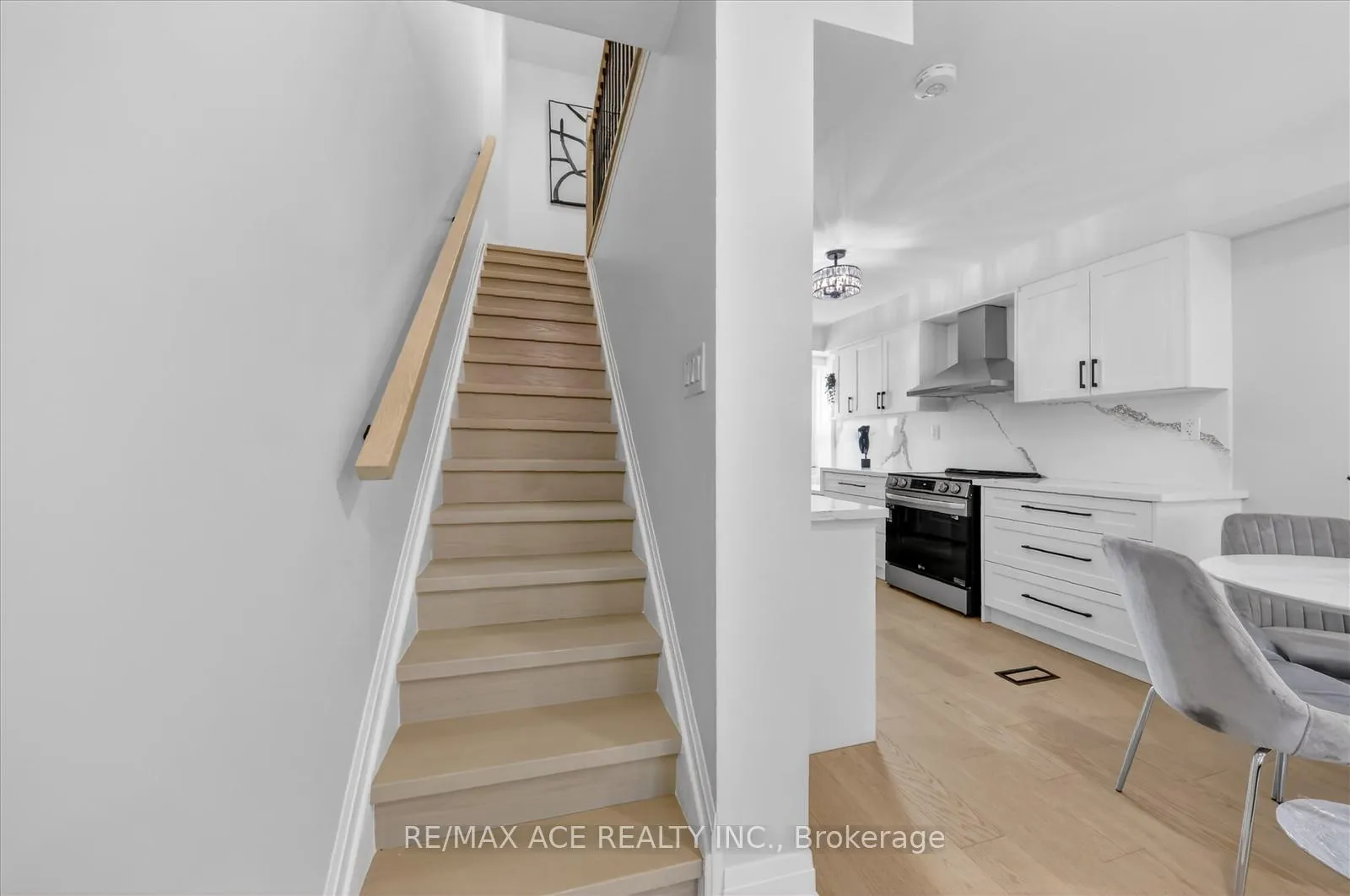 Photo 14 of 37 Secord Avenue, Toronto, Crescent Town — HOMEH
