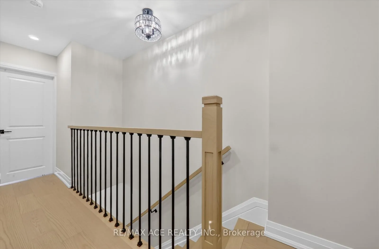 Photo 15 of 37 Secord Avenue, Toronto, Crescent Town — HOMEH