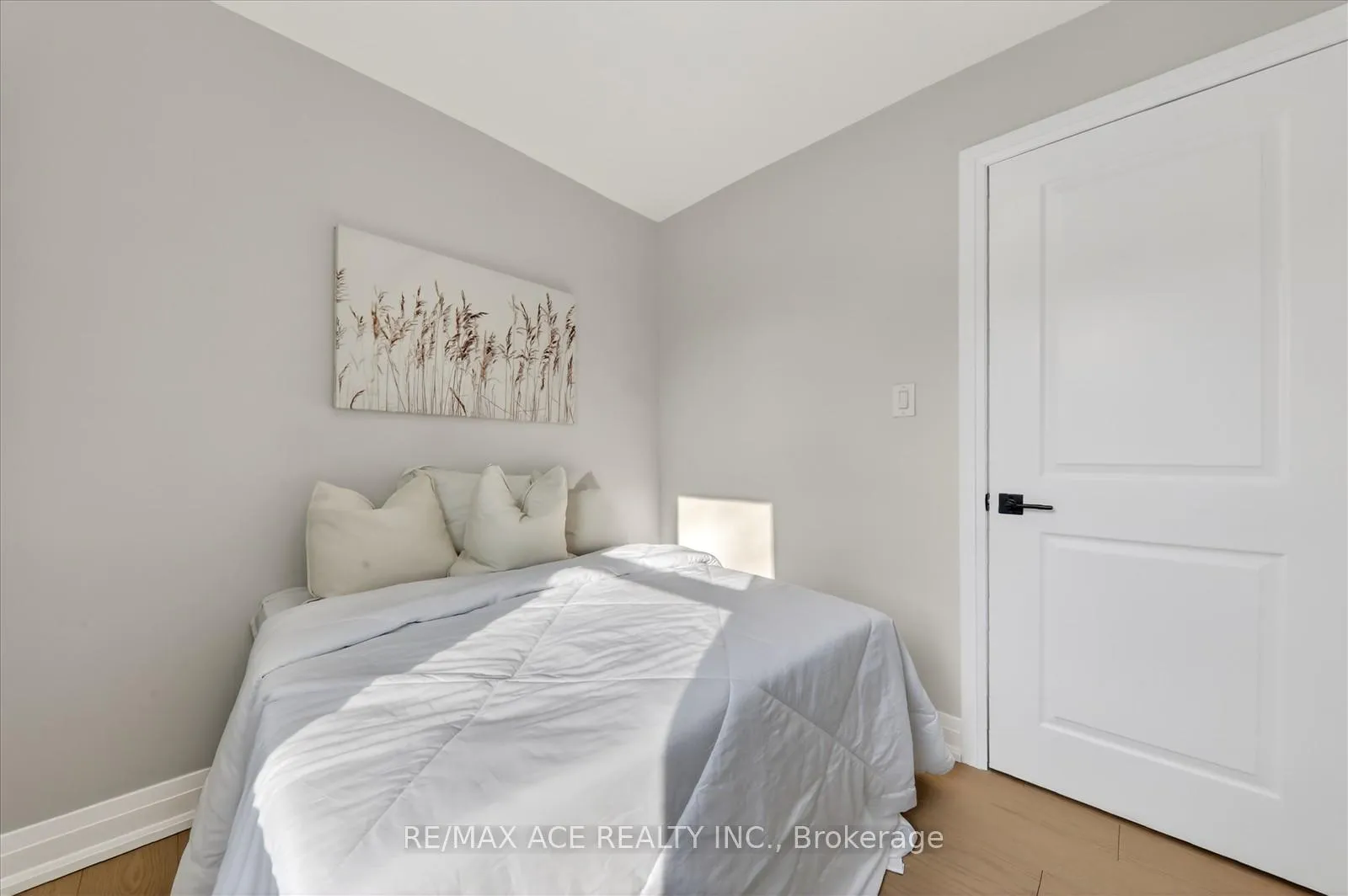 Photo 20 of 37 Secord Avenue, Toronto, Crescent Town — HOMEH