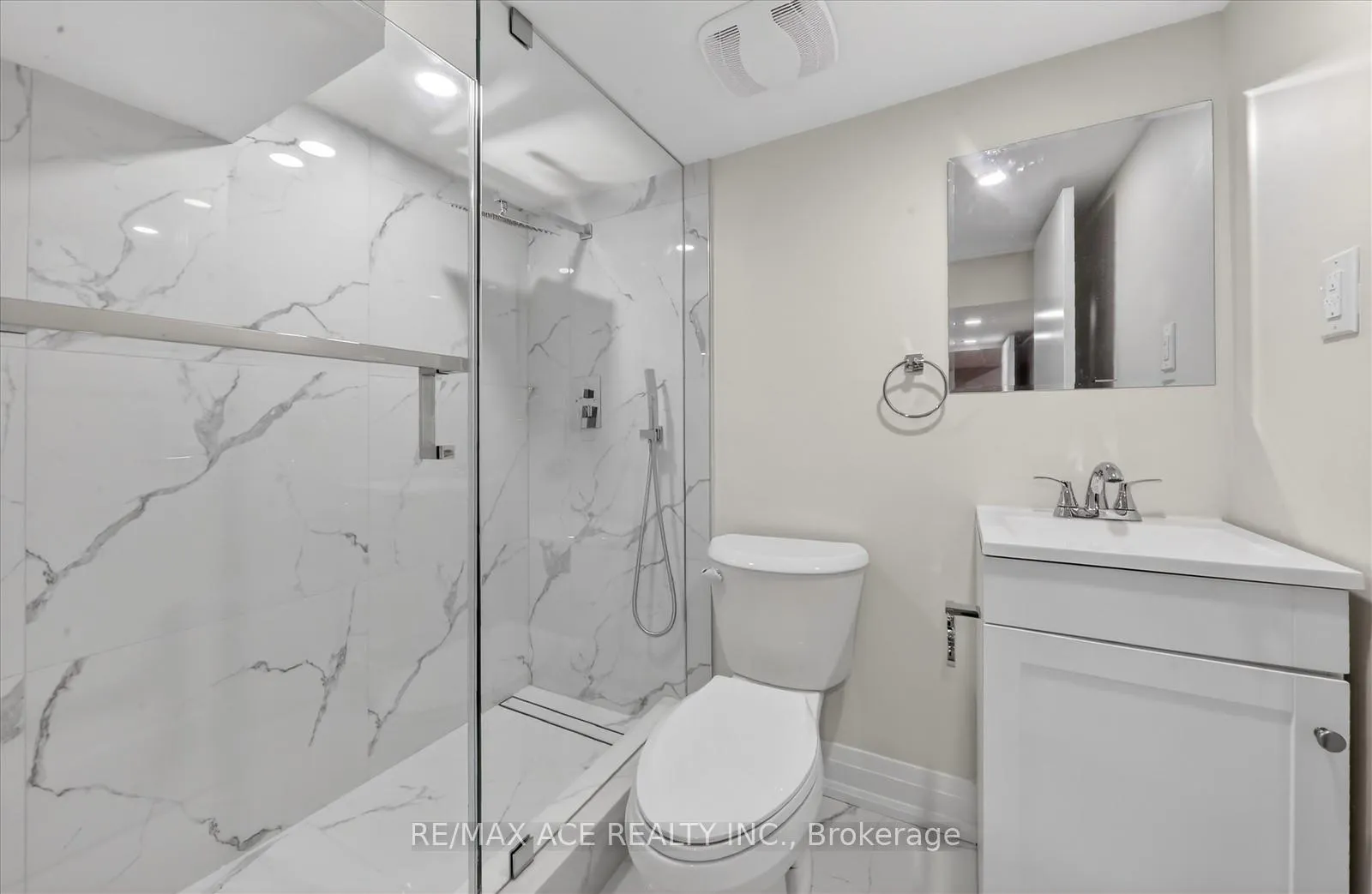 Photo 26 of 37 Secord Avenue, Toronto, Crescent Town — HOMEH