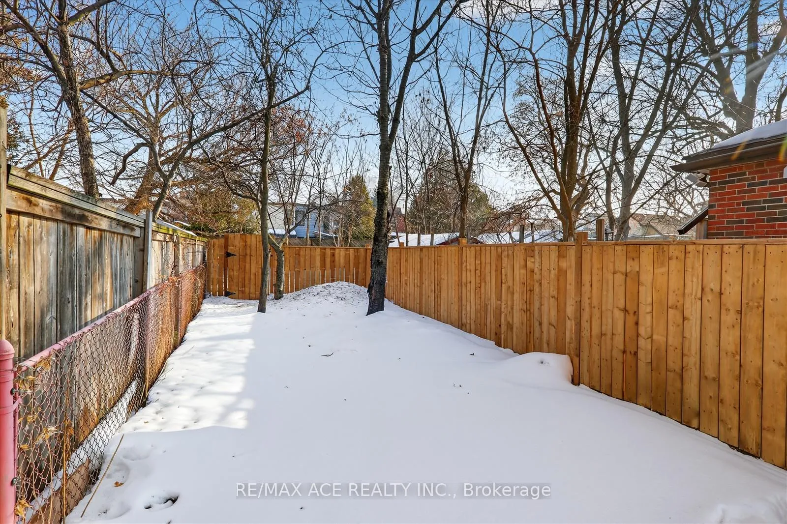 Photo 27 of 37 Secord Avenue, Toronto, Crescent Town — HOMEH