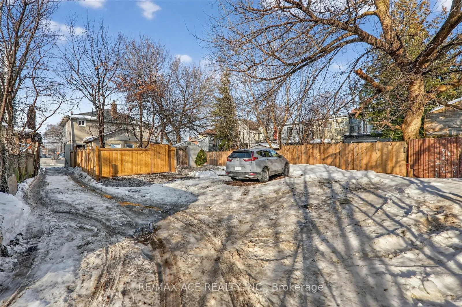 Photo 28 of 37 Secord Avenue, Toronto, Crescent Town — HOMEH