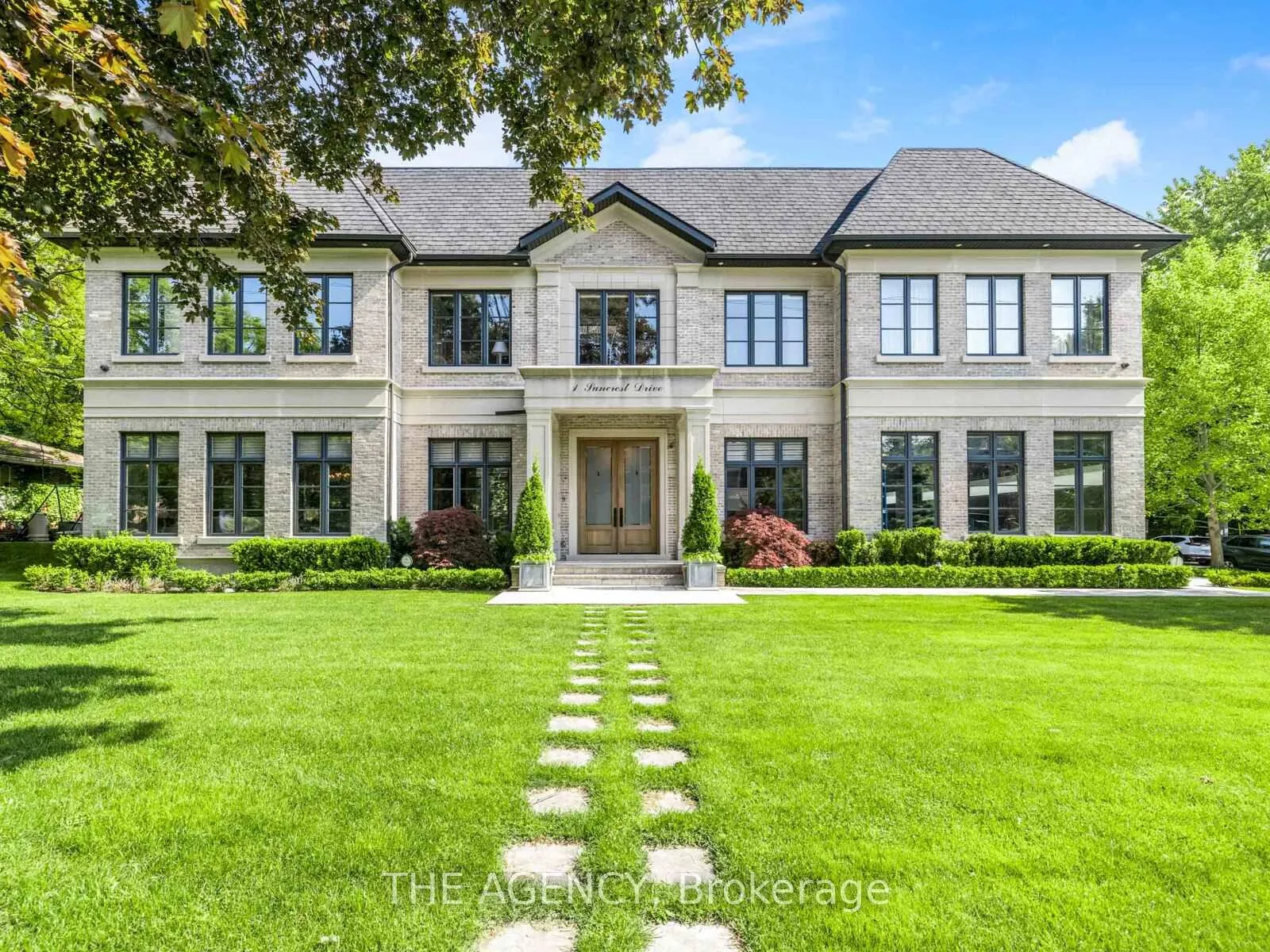 Photo 1 of 1 Suncrest Drive, North York, Bridle Path-Sunnybrook-York Mills — HOMEH