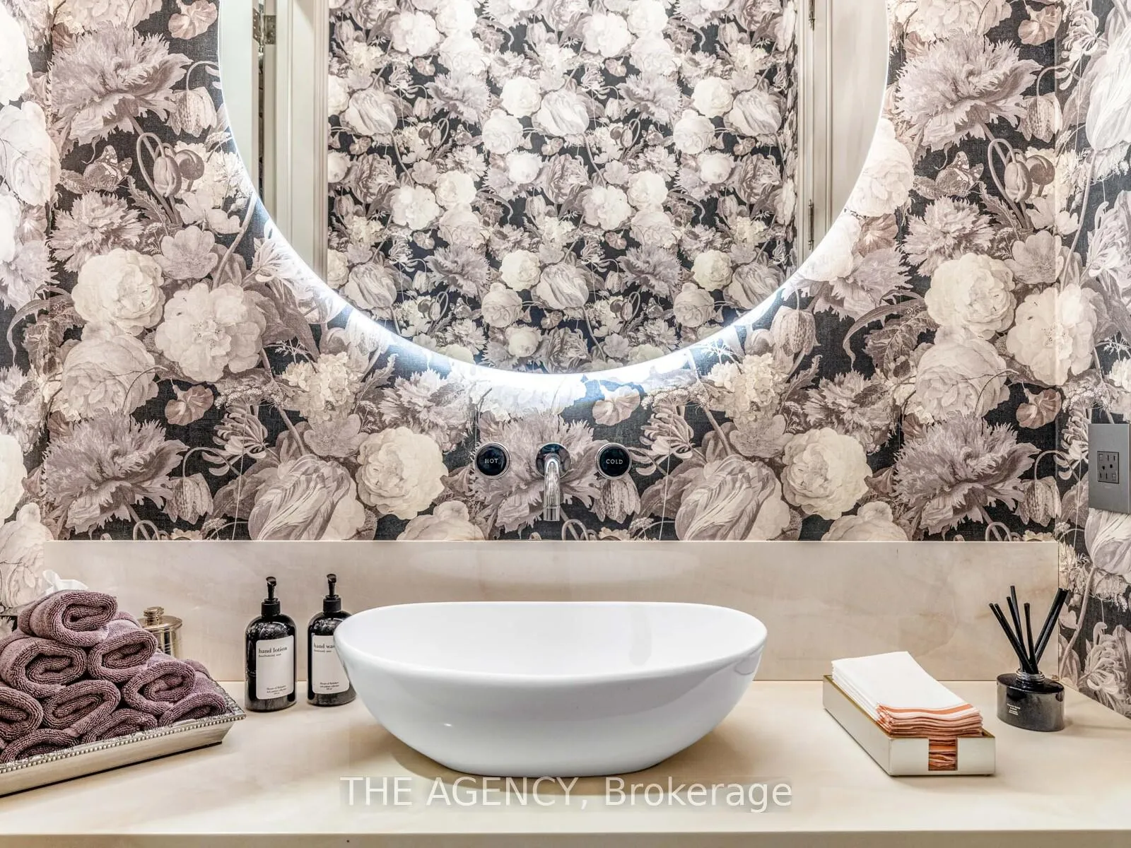Photo 21 of 1 Suncrest Drive, North York, Bridle Path-Sunnybrook-York Mills — HOMEH