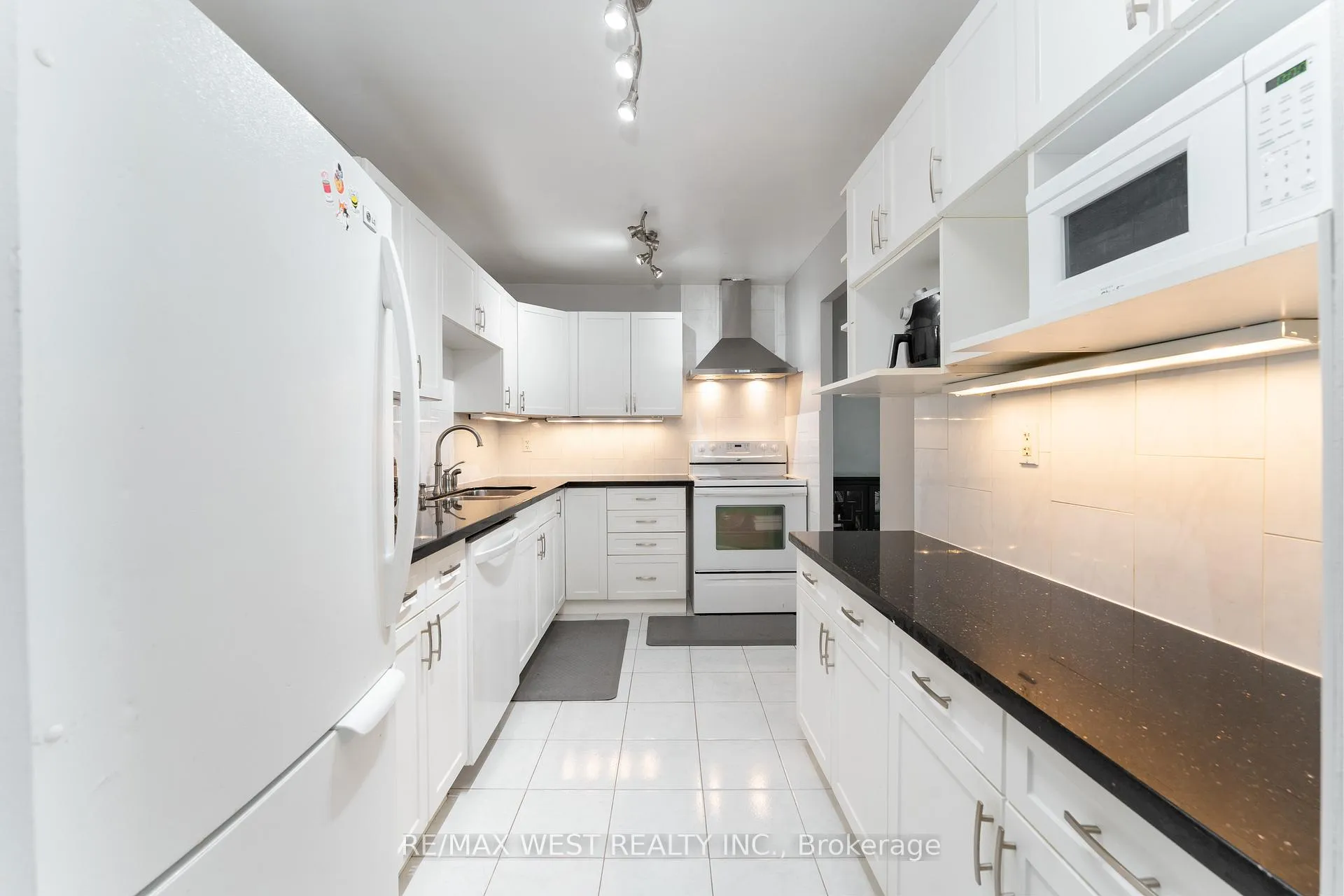 Photo 5 of Unit 612, 4062 Lawrence Avenue E, Scarborough, West Hill — HOMEH