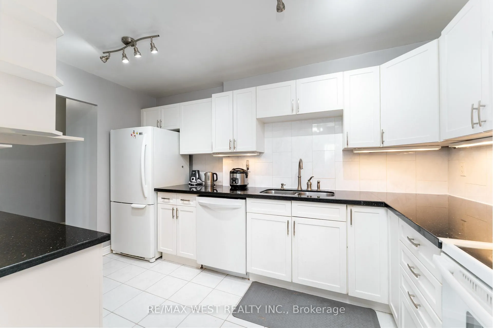 Photo 6 of Unit 612, 4062 Lawrence Avenue E, Scarborough, West Hill — HOMEH
