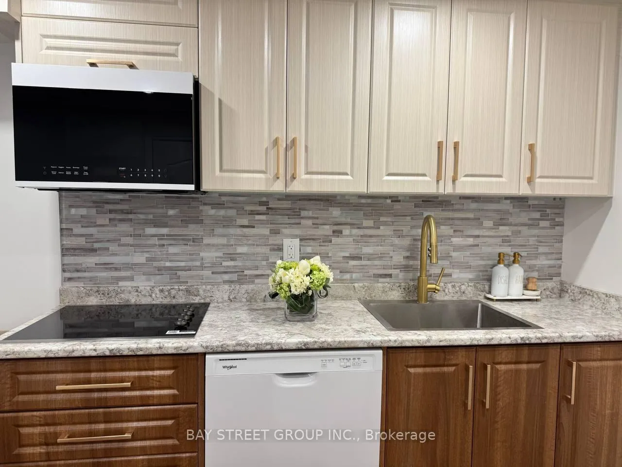 Photo 4 of 49 Chiara Drive, Vaughan, Vellore Village — HOMEH