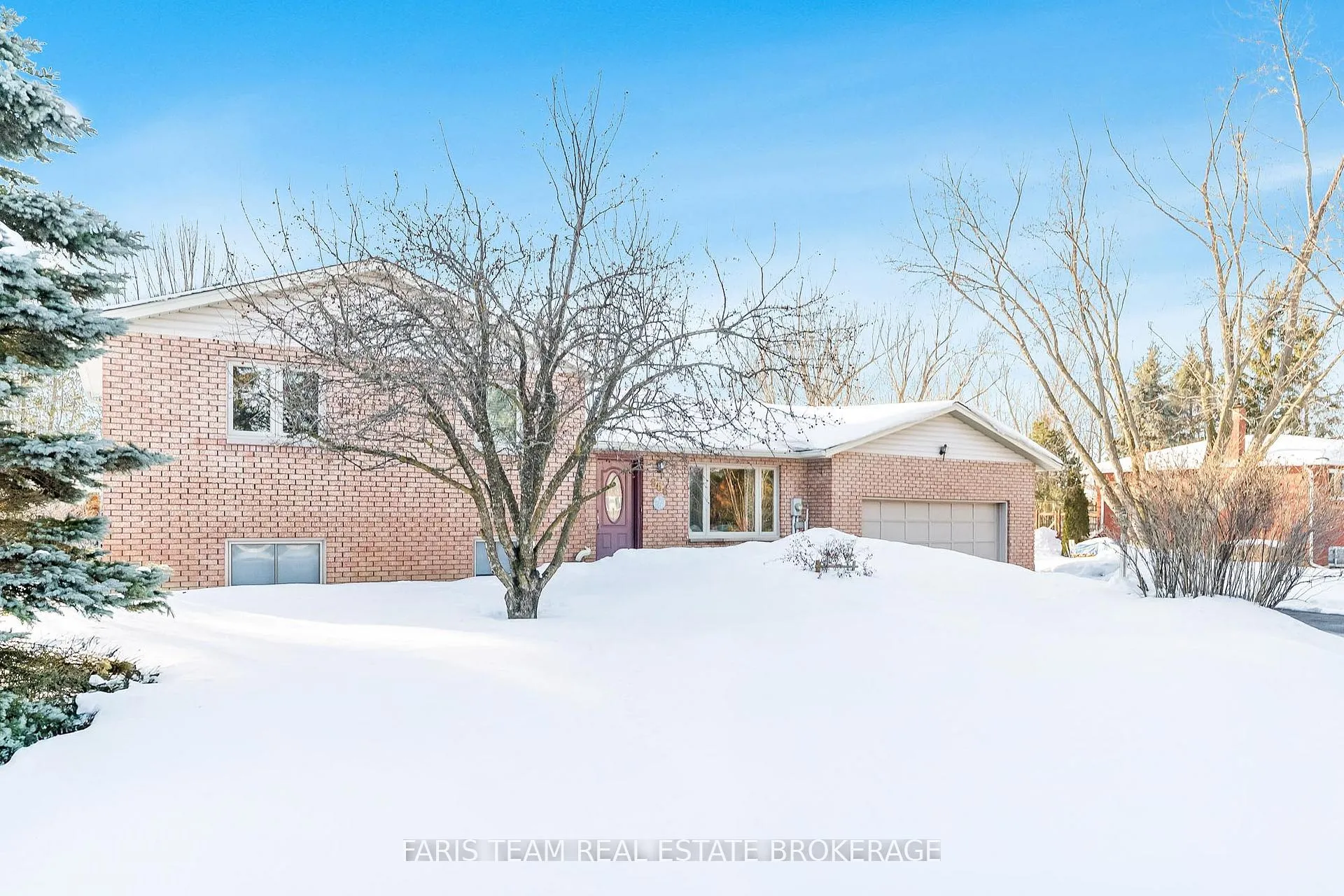 Photo 3 of 856 Church Drive, Innisfil, Lefroy — HOMEH