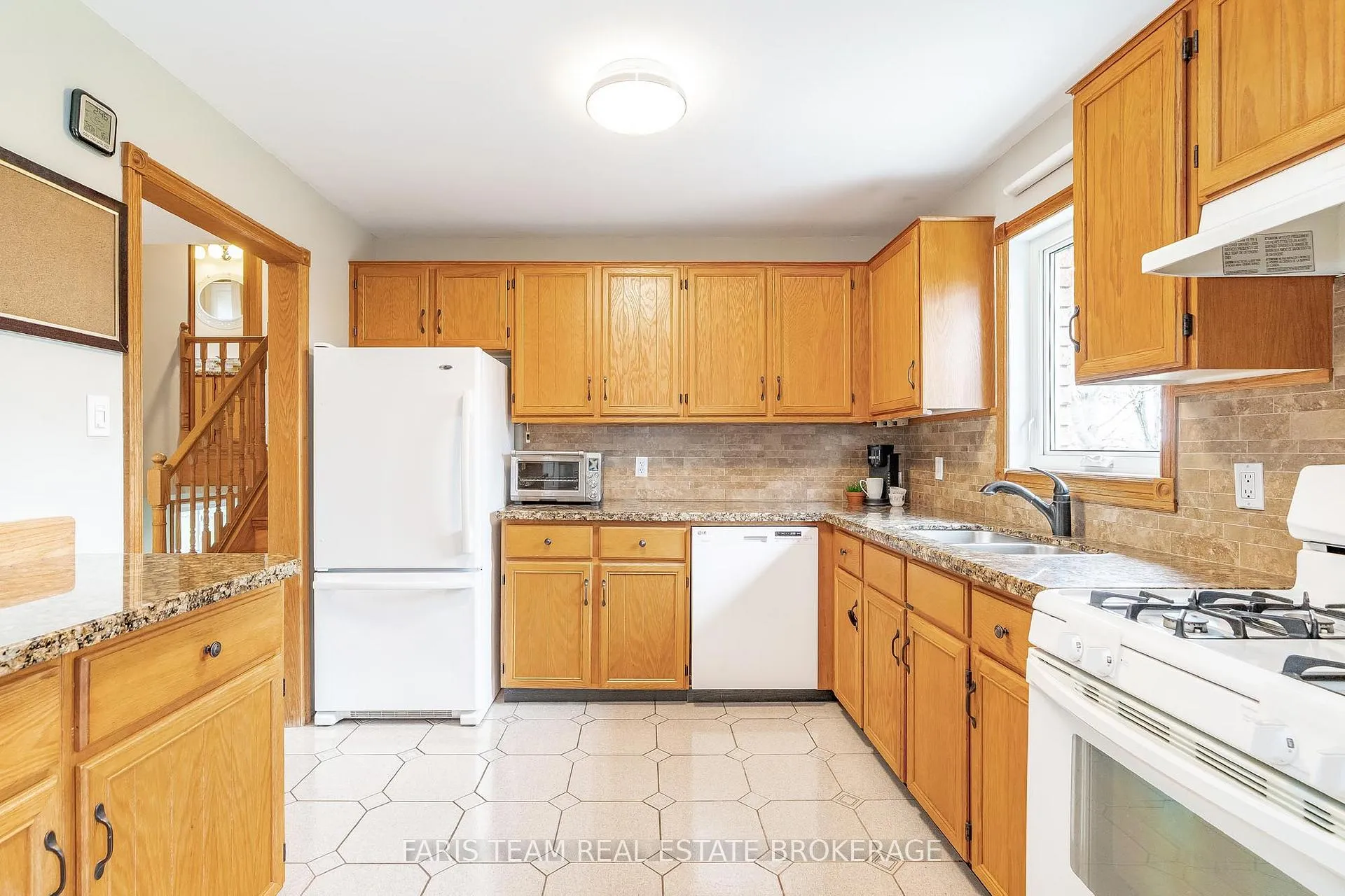 Photo 6 of 856 Church Drive, Innisfil, Lefroy — HOMEH