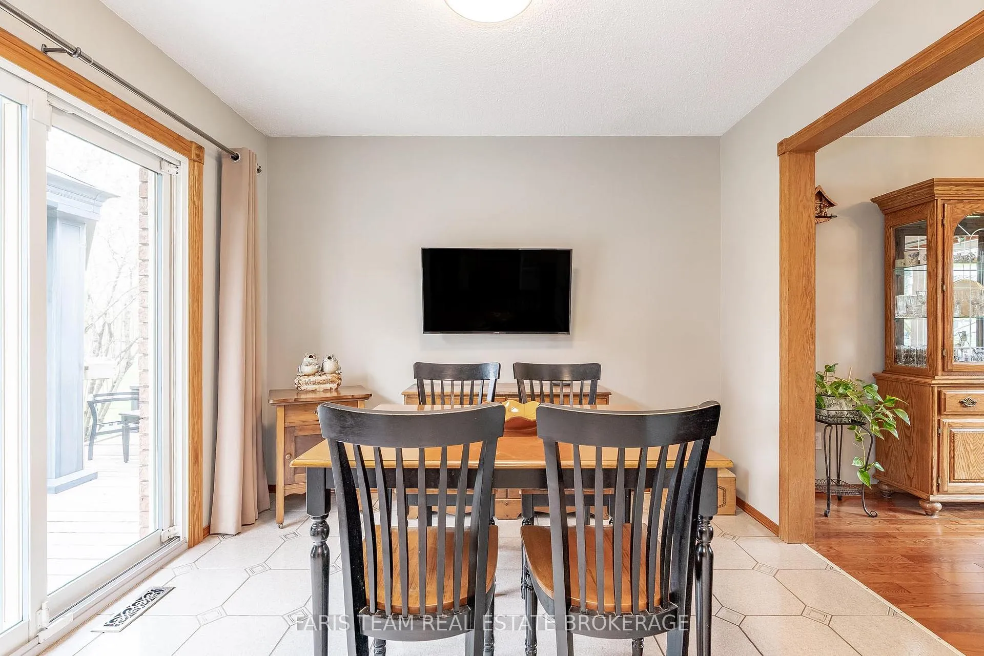 Photo 10 of 856 Church Drive, Innisfil, Lefroy — HOMEH