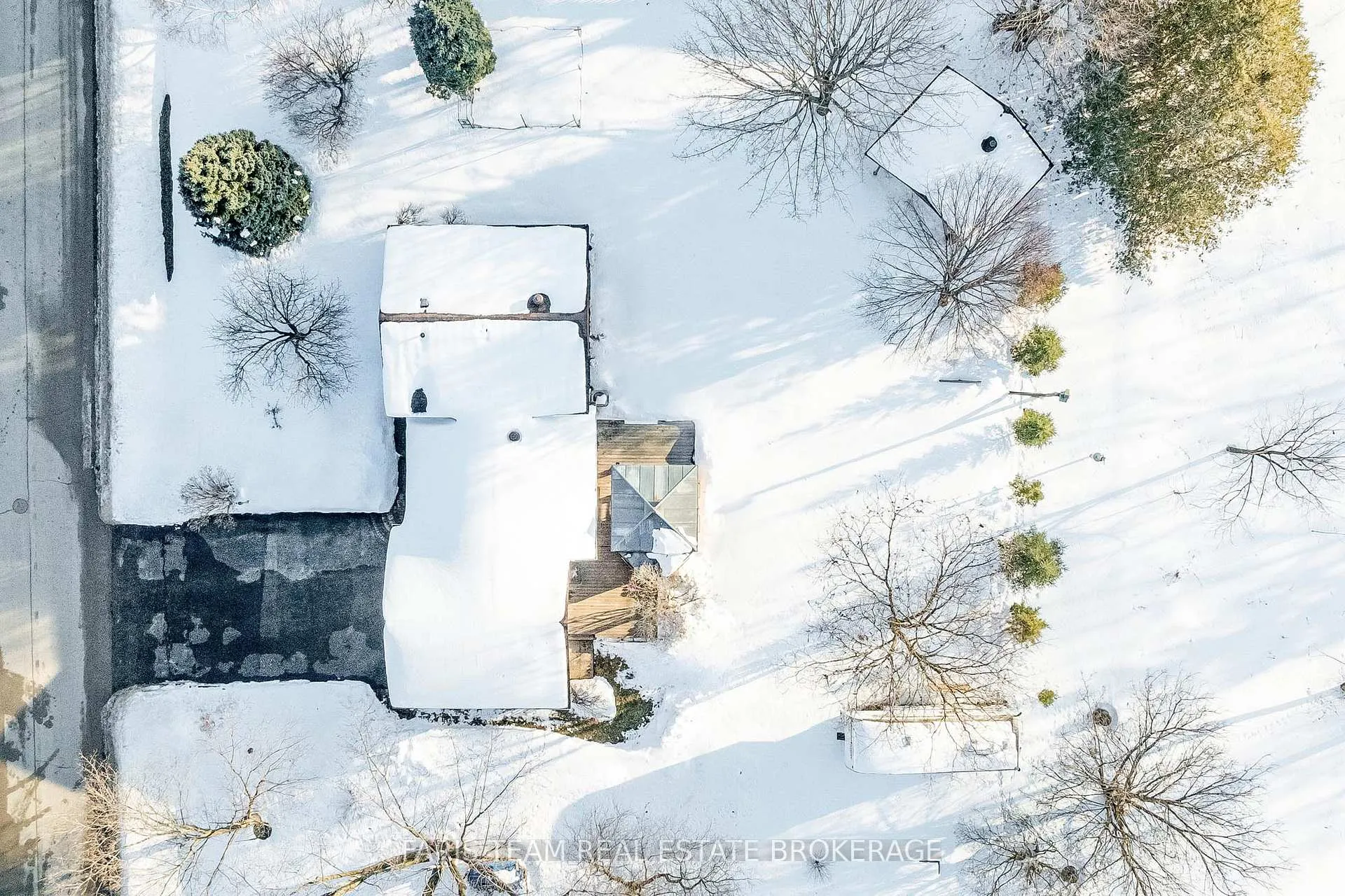 Photo 37 of 856 Church Drive, Innisfil, Lefroy — HOMEH