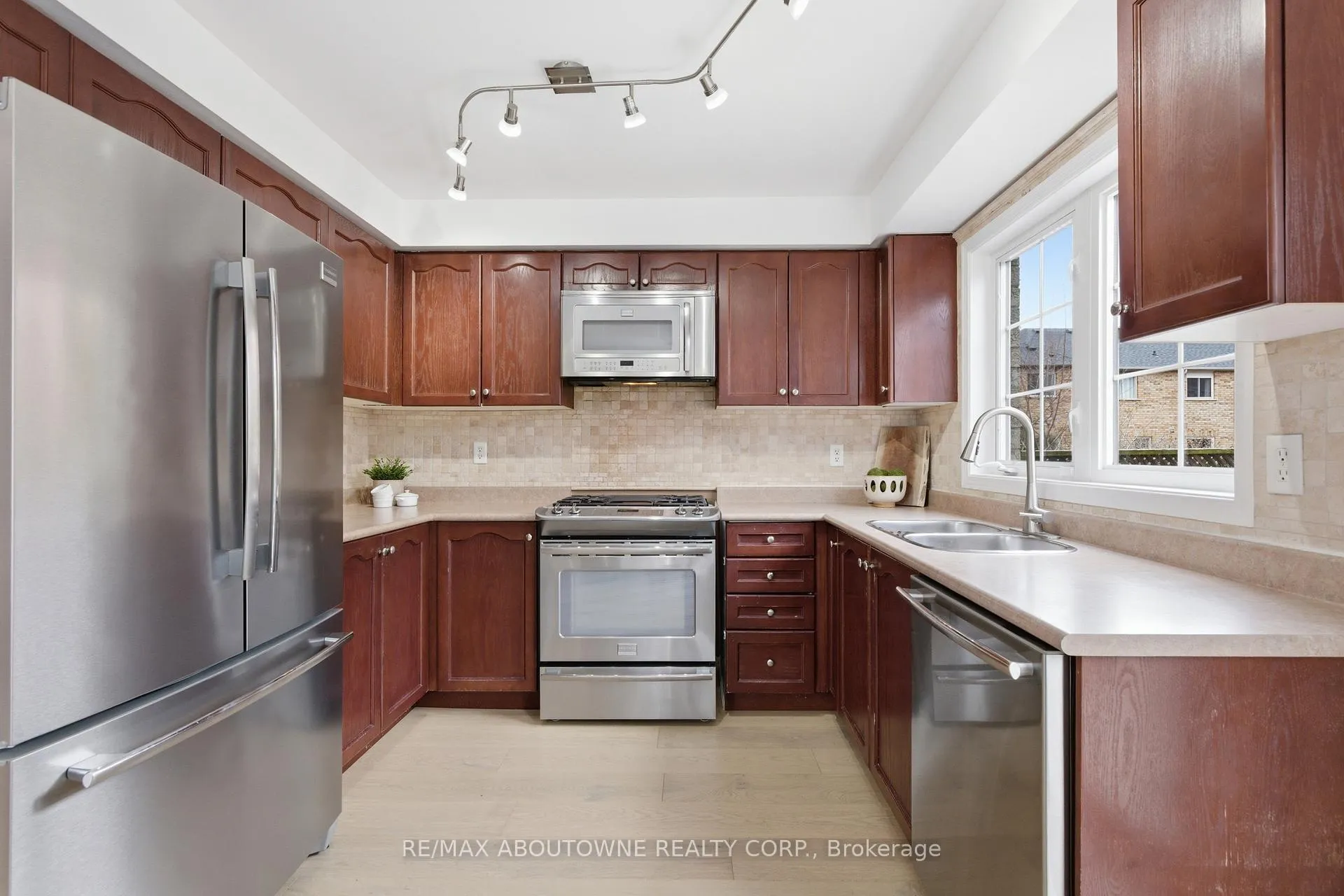 Photo 15 of 5655 Adele Road, Burlington, Appleby — HOMEH