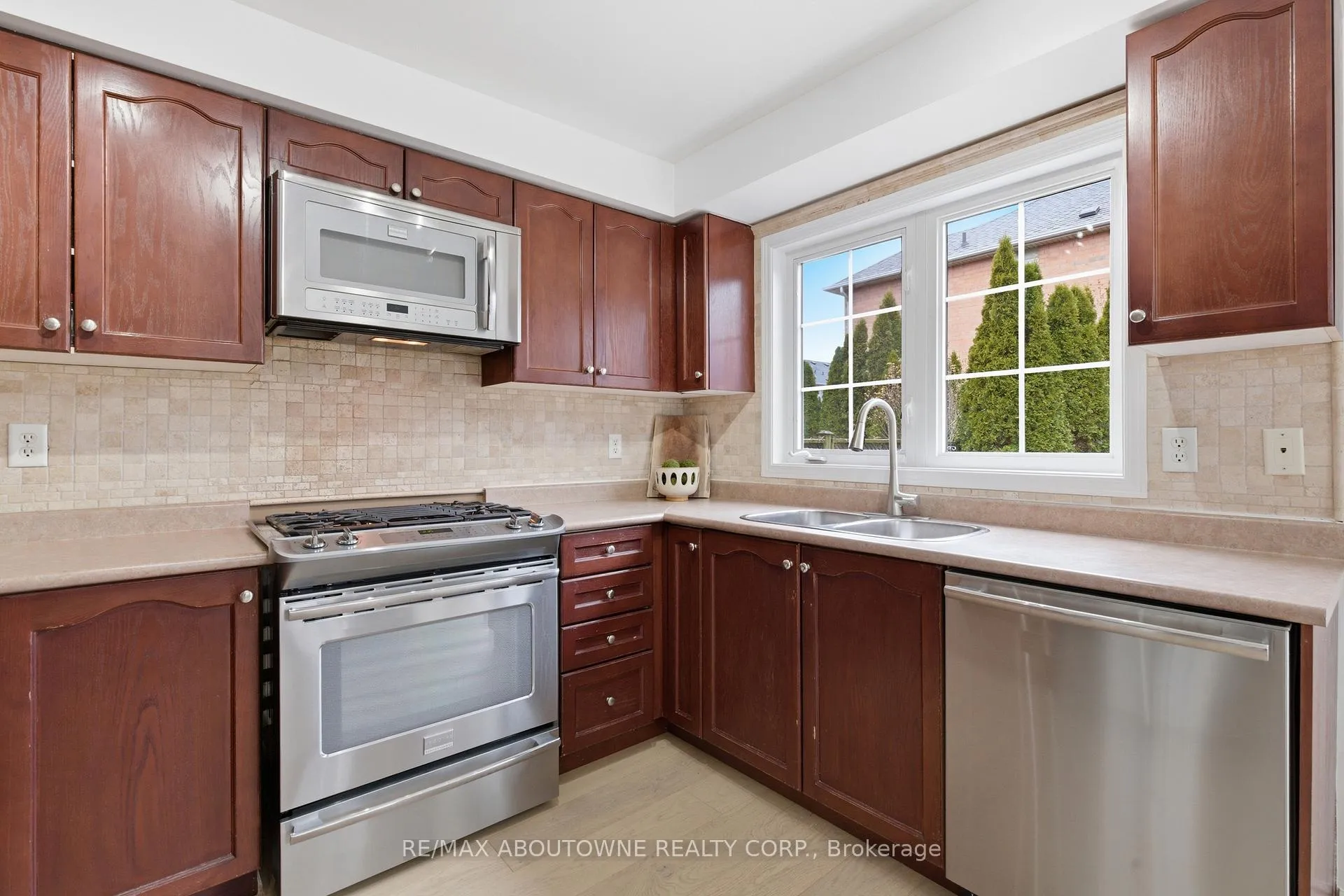 Photo 16 of 5655 Adele Road, Burlington, Appleby — HOMEH